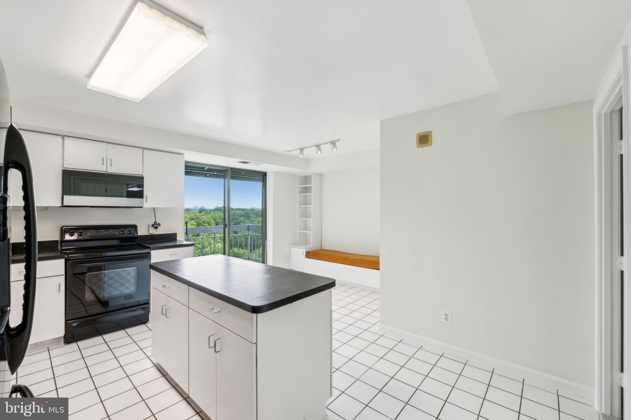 WHITLEY PARK CONDOMINIUM - Residential