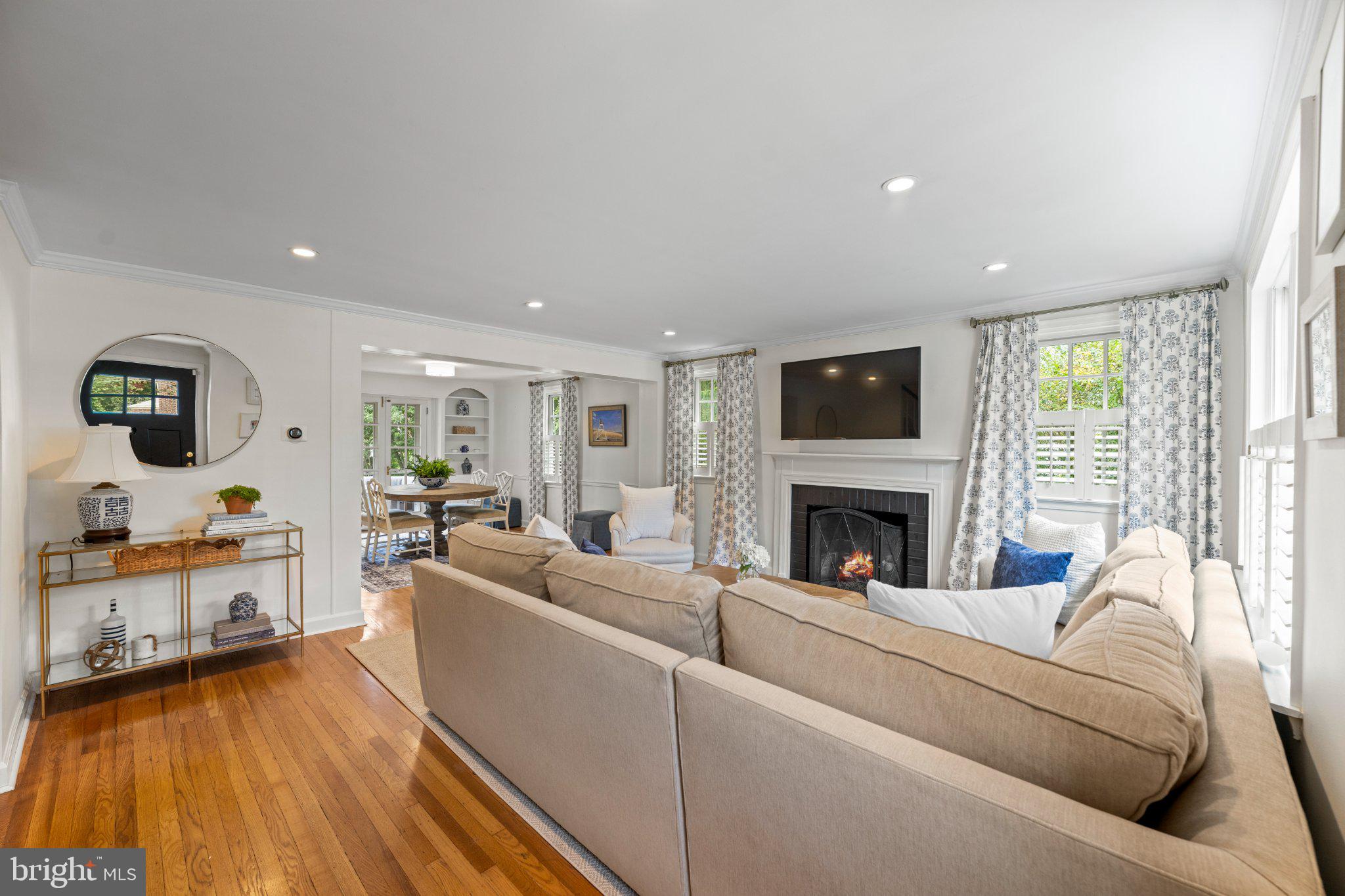 250 BARCLADEN CIRCLE