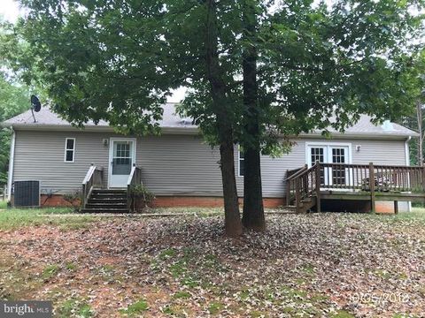 A home in LOUISA