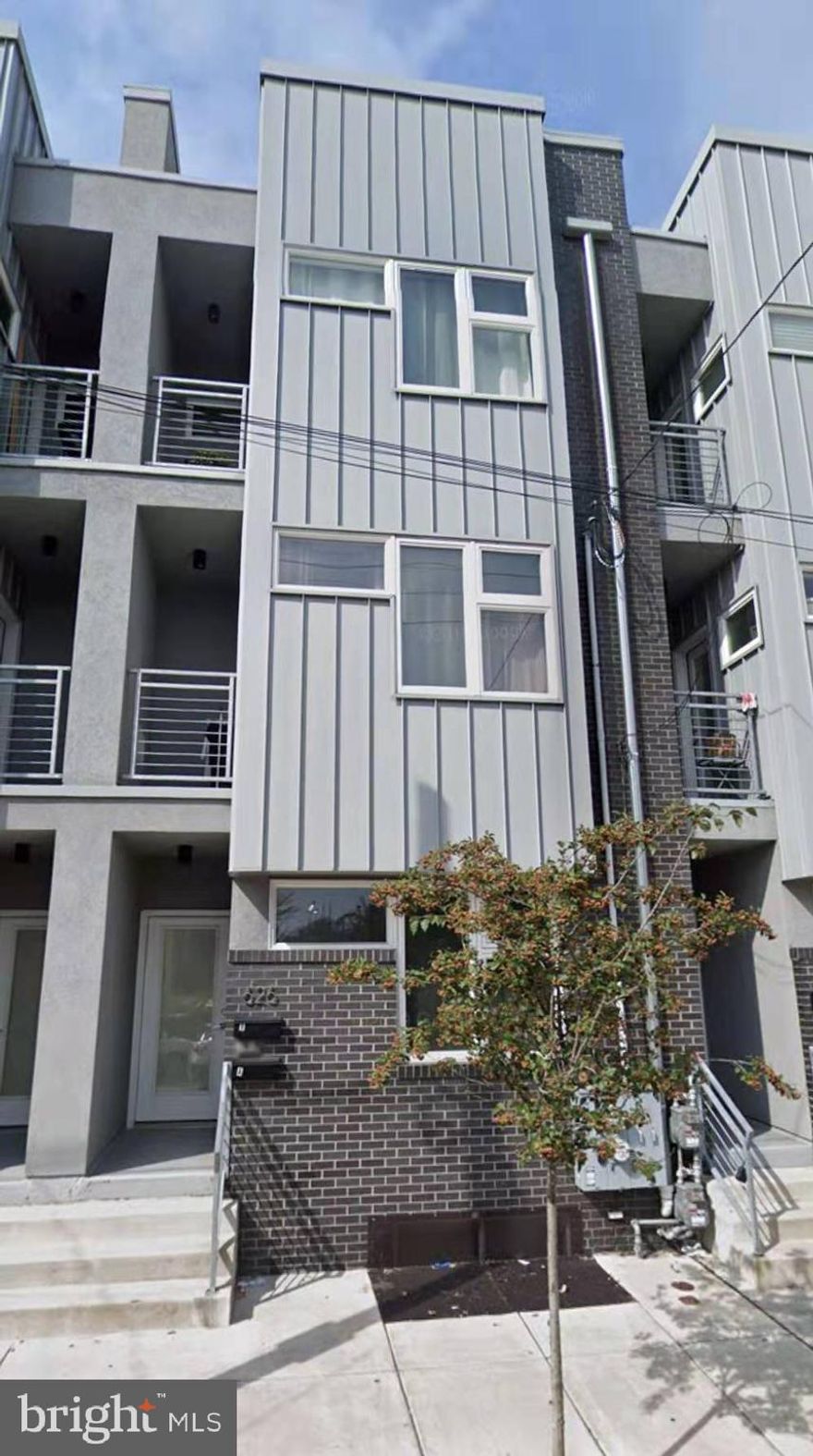 Welcome to this nice bright condo building. This unit is first floor bi-level with basement and one private parking spot in the rear gated parking lot. It has modern open kitchen and bright living room. 3 huge size bedrooms with 2 full bathrooms. Washer and dryer in unit. Ask for video if you need. M