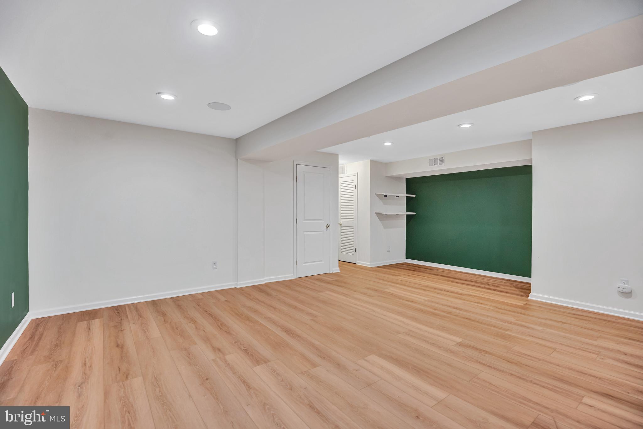 RESTON - Residential