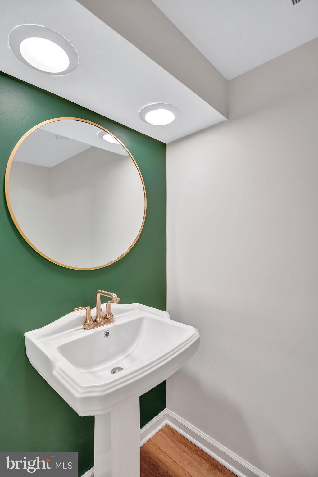 RESTON - Residential