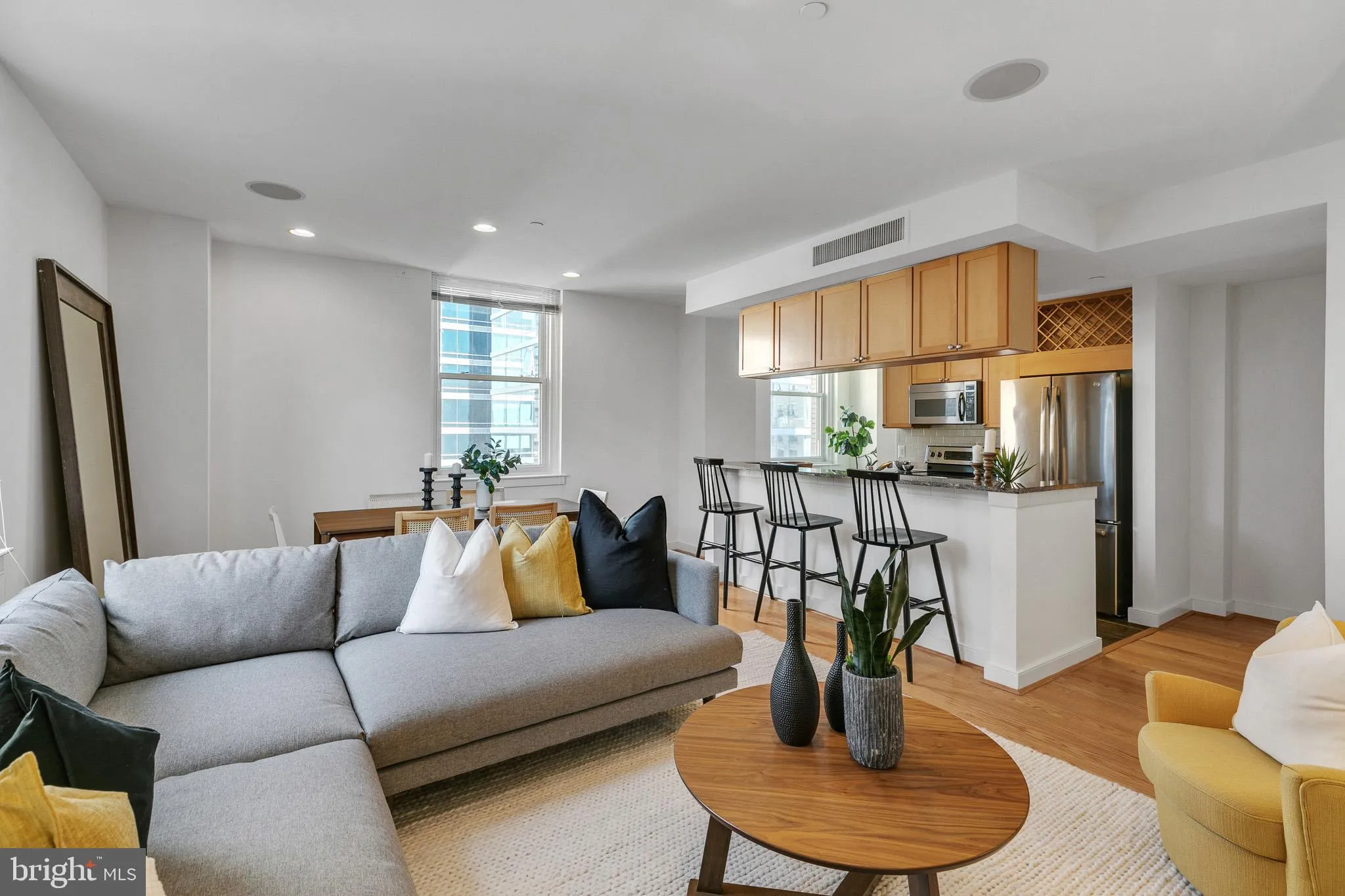 Philadelphia, Pennsylvania 19102, United States, 2 Bedrooms Bedrooms, ,2 BathroomsBathrooms,Residential,Active,61923