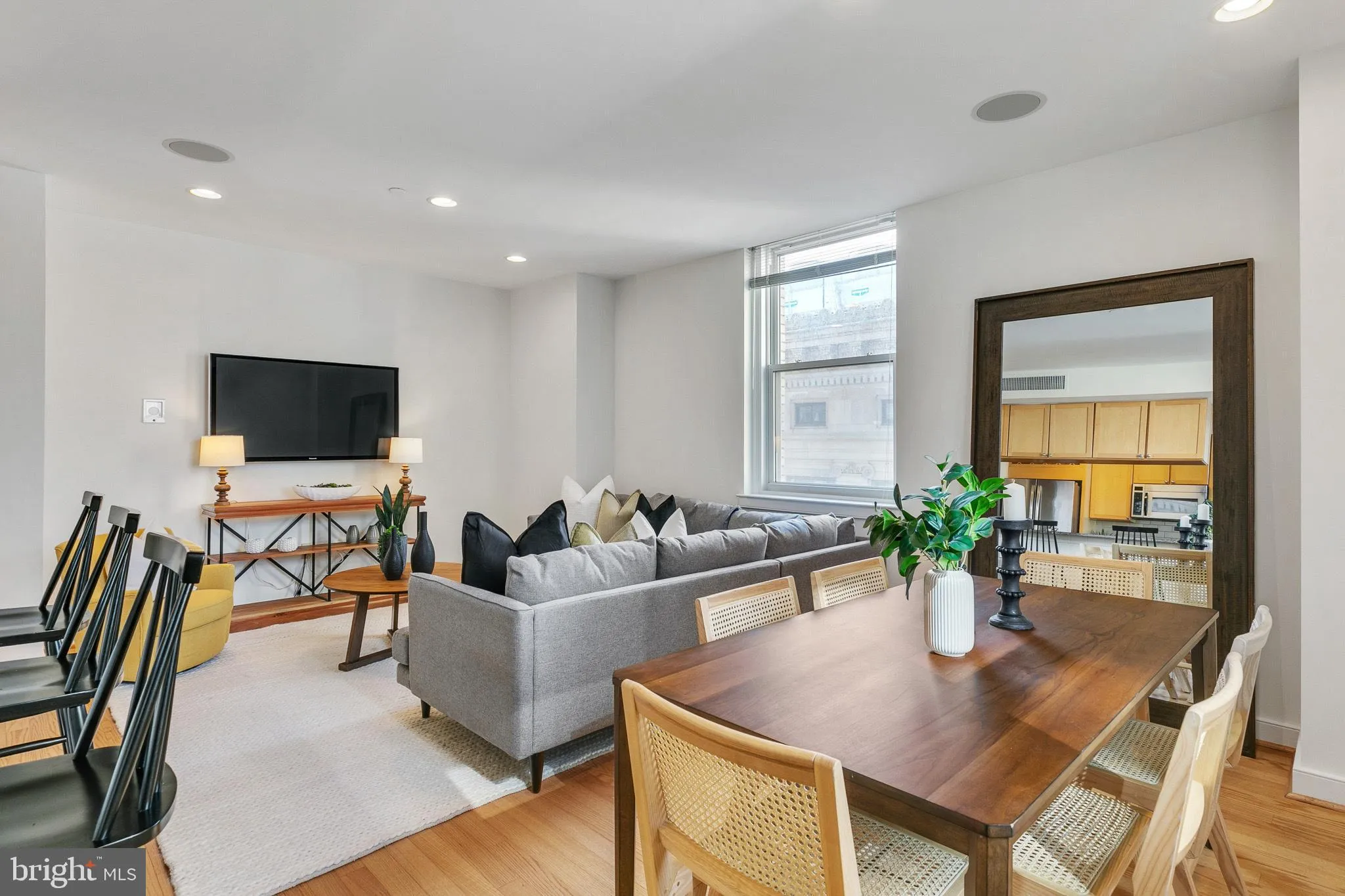 Philadelphia, Pennsylvania 19102, United States, 2 Bedrooms Bedrooms, ,2 BathroomsBathrooms,Residential,Active,61923