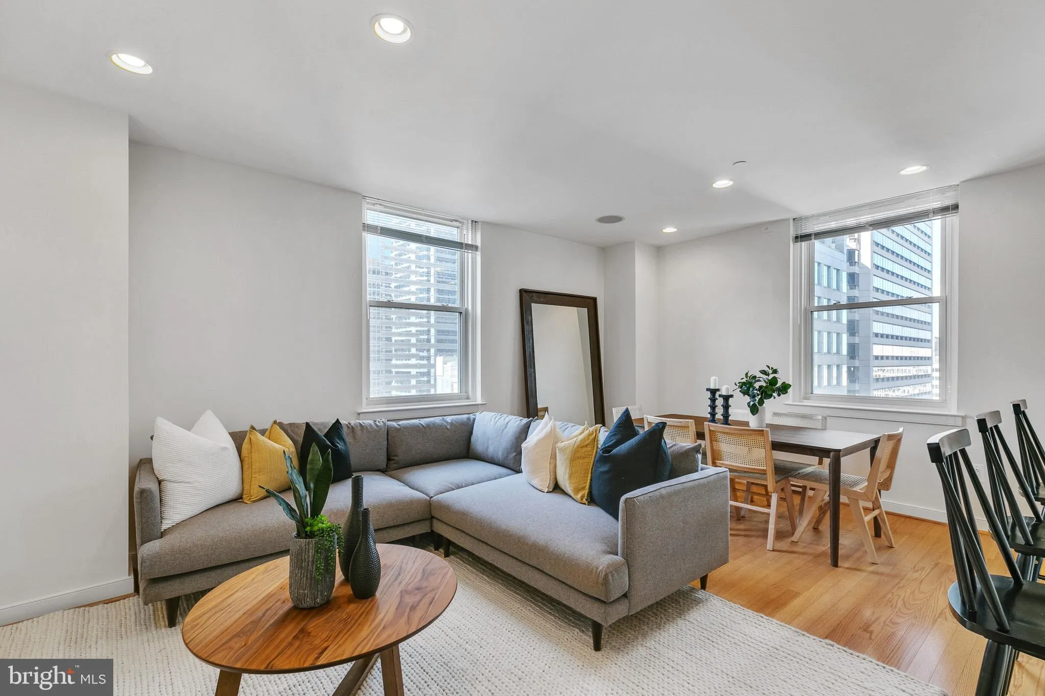 Philadelphia, Pennsylvania 19102, United States, 2 Bedrooms Bedrooms, ,2 BathroomsBathrooms,Residential,Active,61923