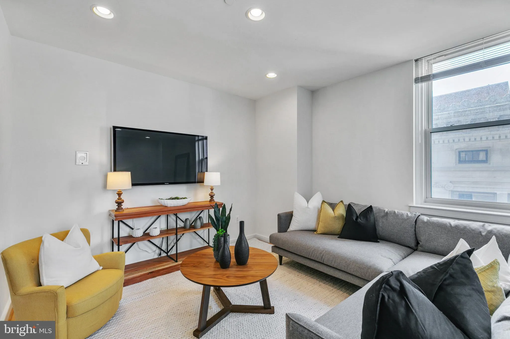 Philadelphia, Pennsylvania 19102, United States, 2 Bedrooms Bedrooms, ,2 BathroomsBathrooms,Residential,Active,61923