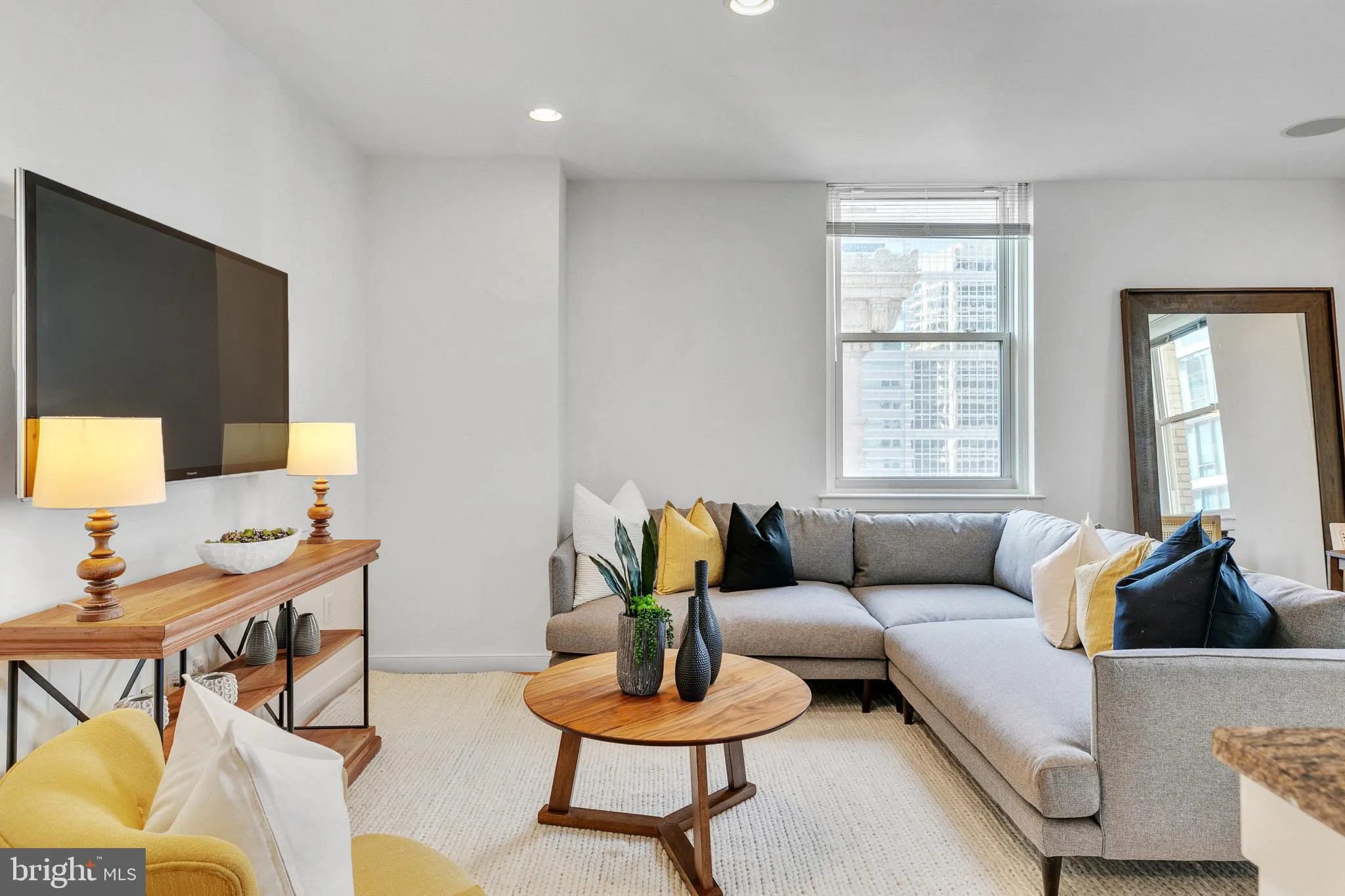 Philadelphia, Pennsylvania 19102, United States, 2 Bedrooms Bedrooms, ,2 BathroomsBathrooms,Residential,Active,61923