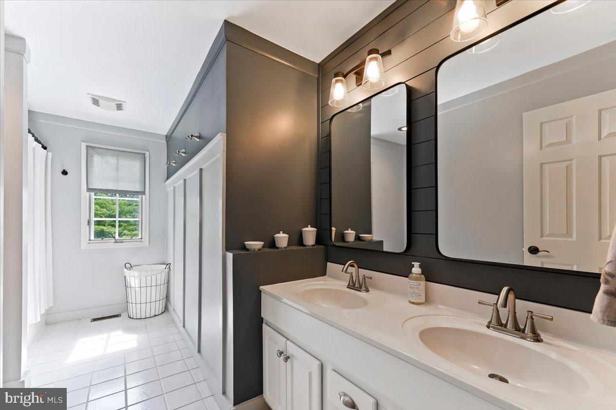 HESSIAN HILLS - Residential