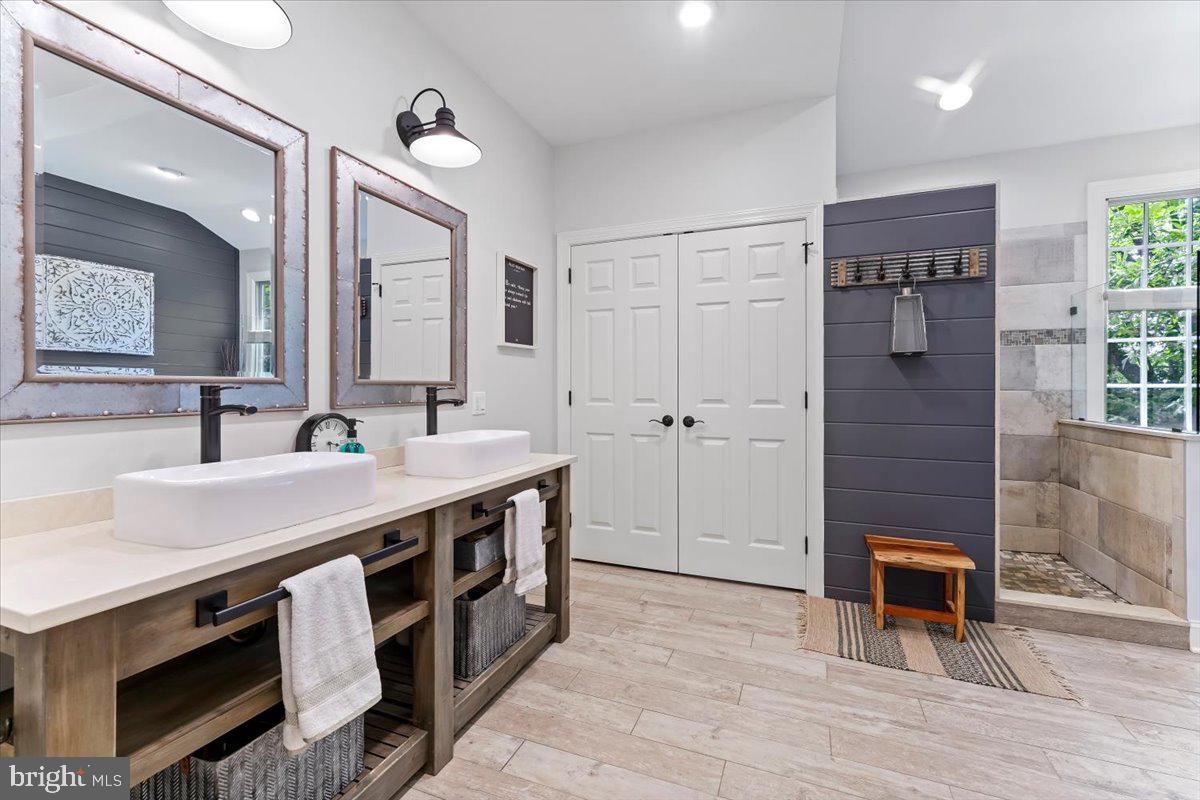 HESSIAN HILLS - Residential