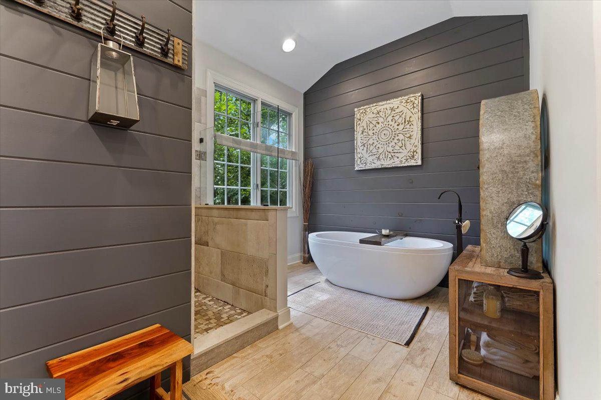 HESSIAN HILLS - Residential