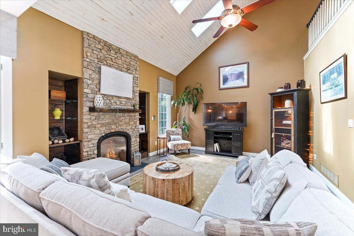 HESSIAN HILLS - Residential