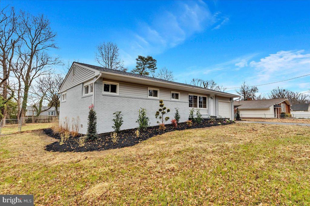 Photo of 6012 Griffith Drive, SUITLAND, MD 20746 (MLS # MDPG2182172)