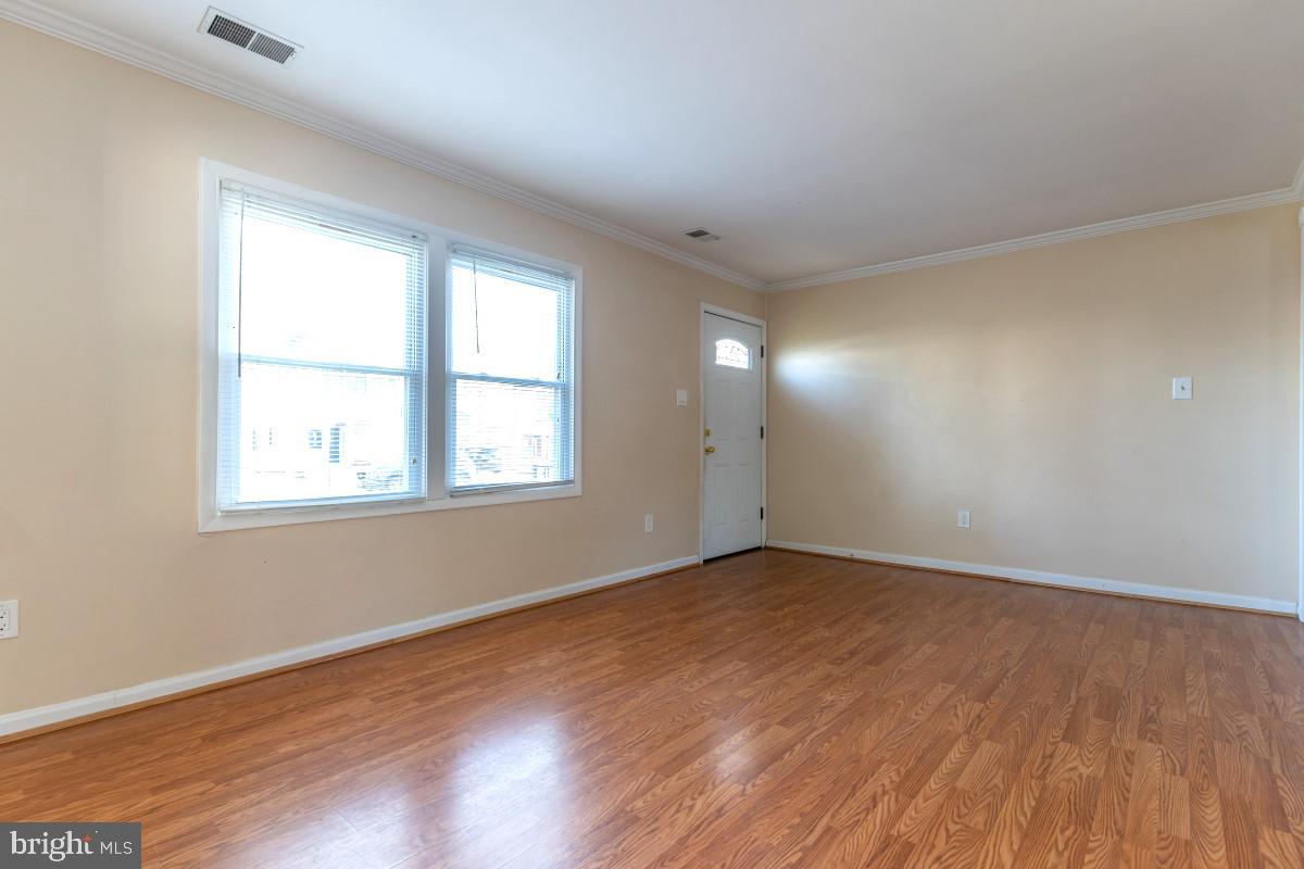 ENGLANDS - Residential