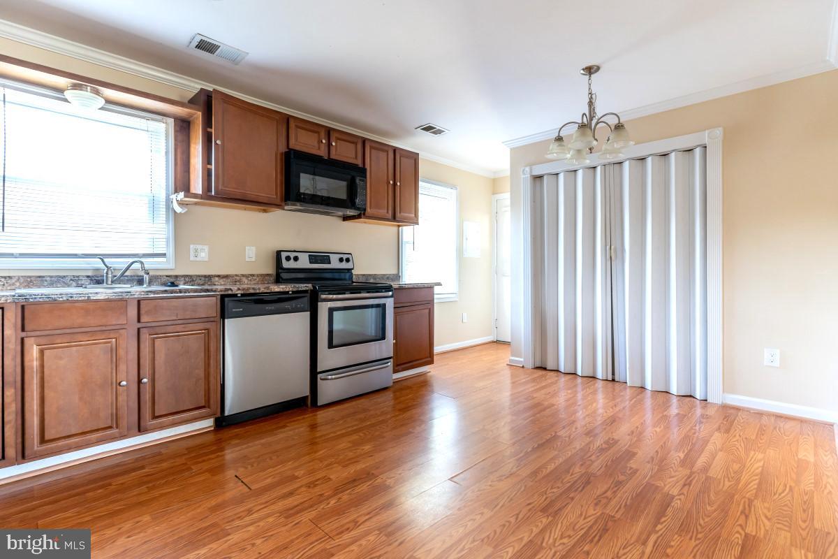 ENGLANDS - Residential