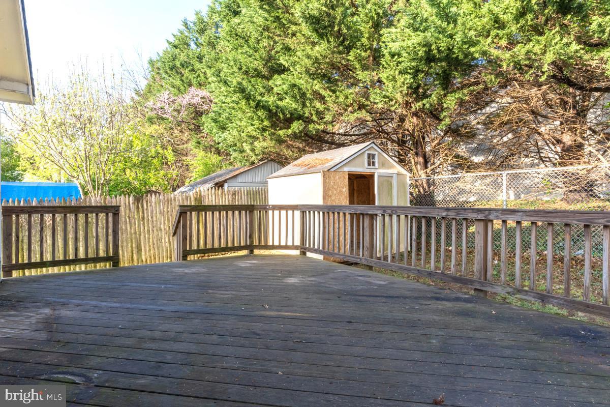 ENGLANDS - Residential