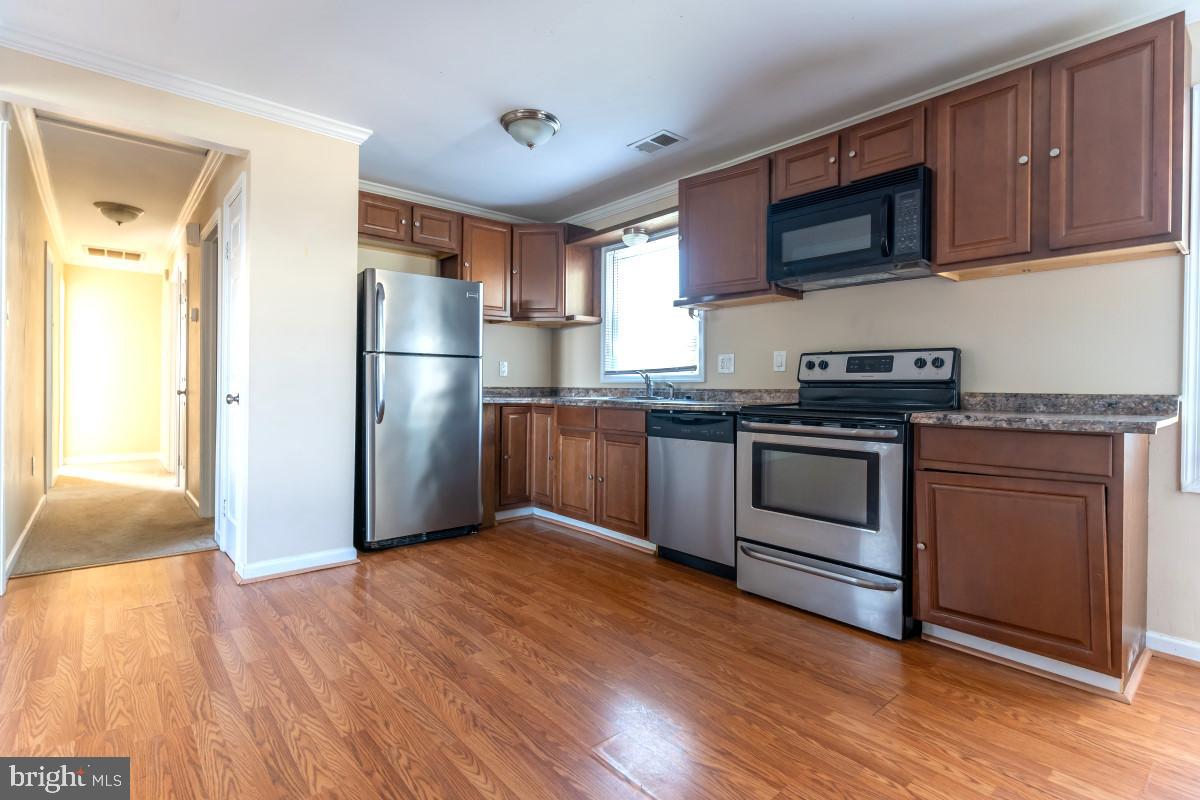 ENGLANDS - Residential