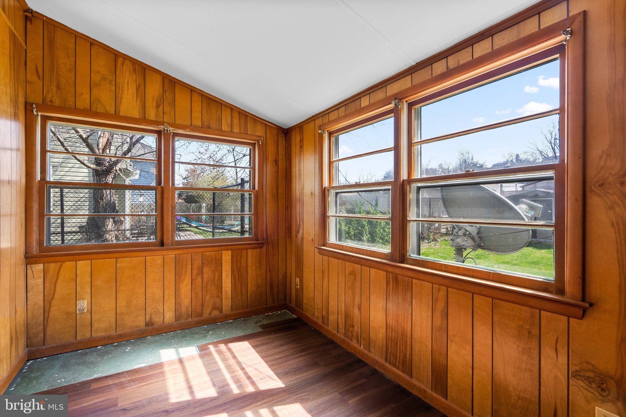 BURGUNDY VILLAGE - Residential