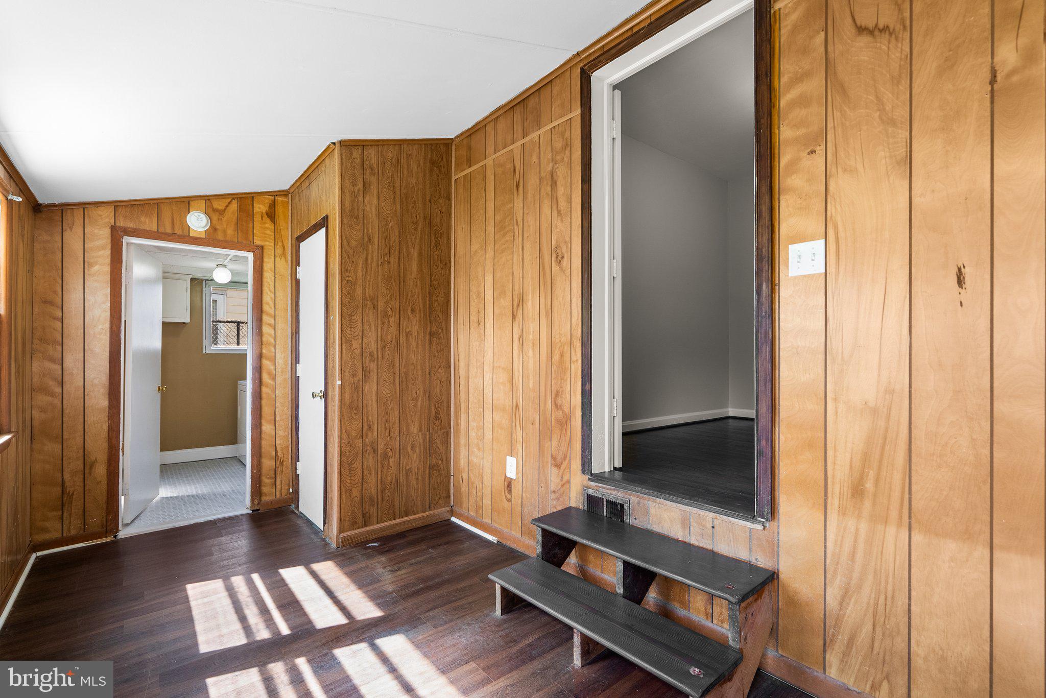 BURGUNDY VILLAGE - Residential