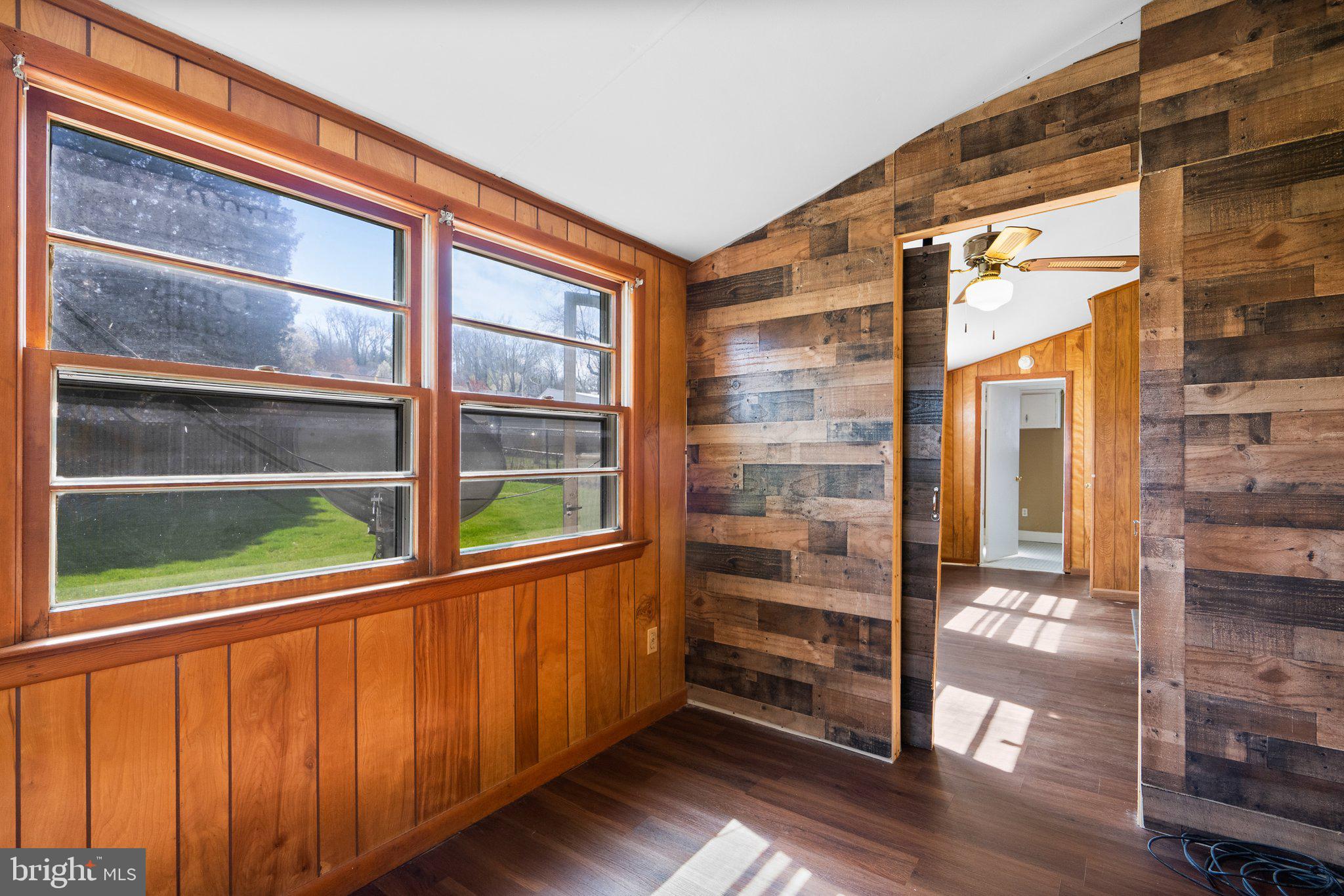 BURGUNDY VILLAGE - Residential