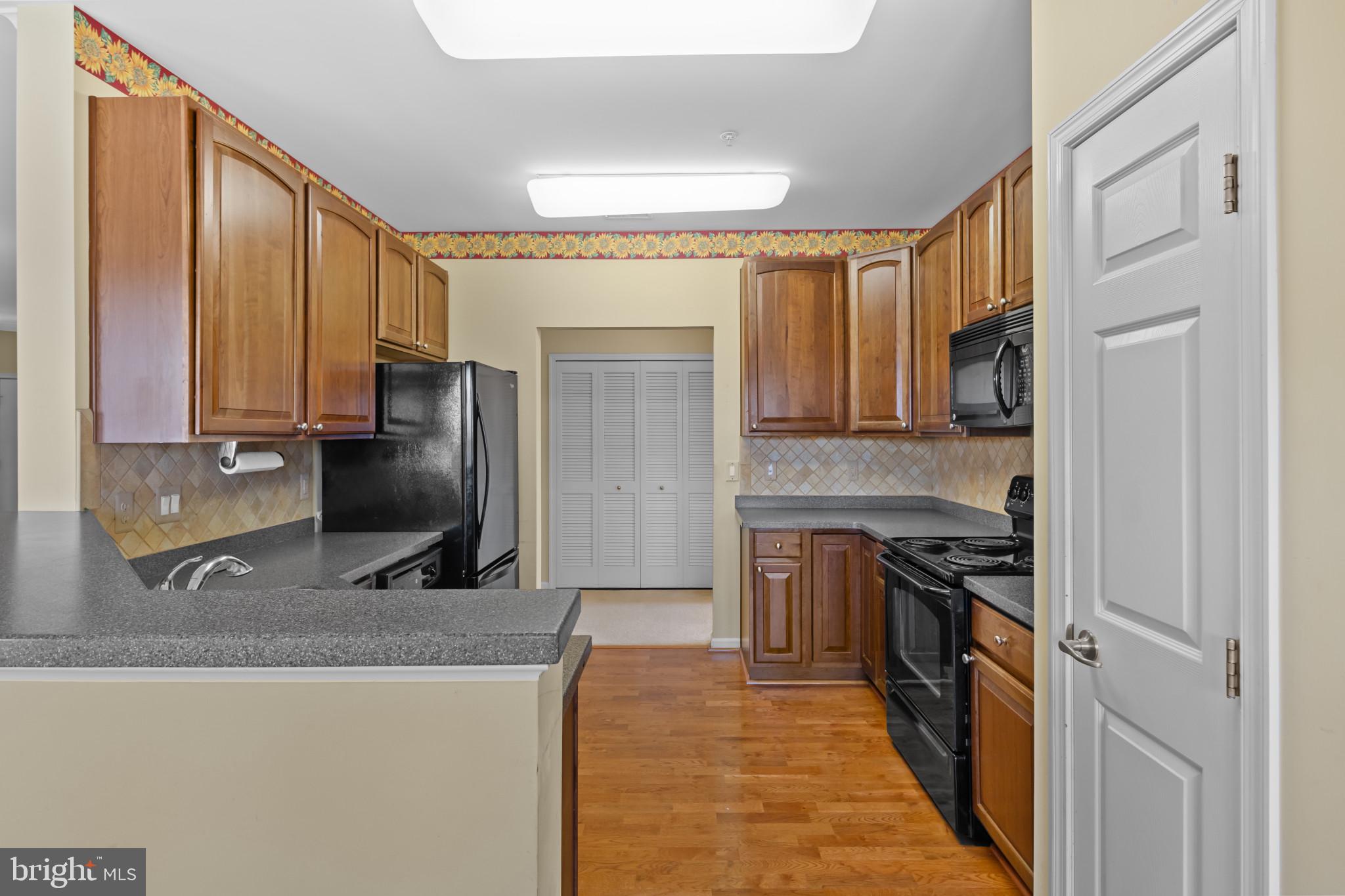 HEARTHSTONE AT VILLAGE CREST CONDOMINIUMS - Residential