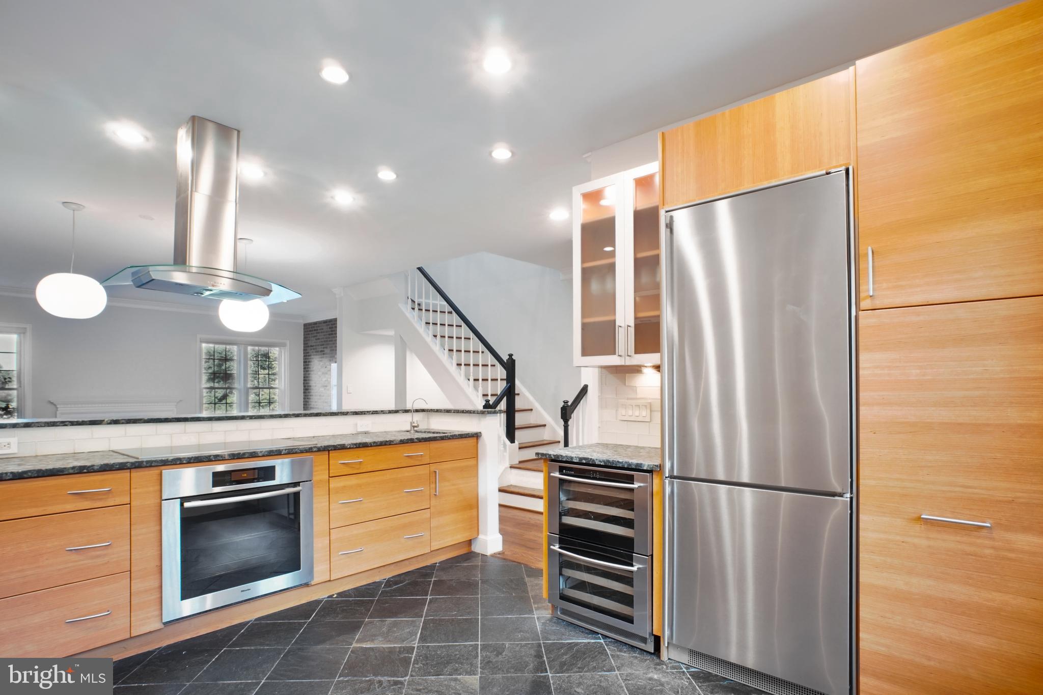 3725 WINFIELD LANE NW