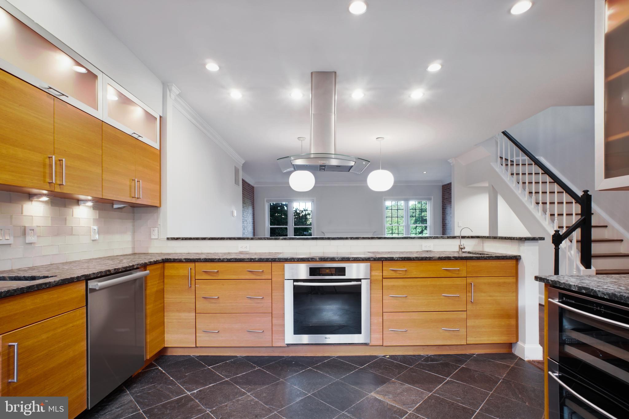 3725 WINFIELD LANE NW