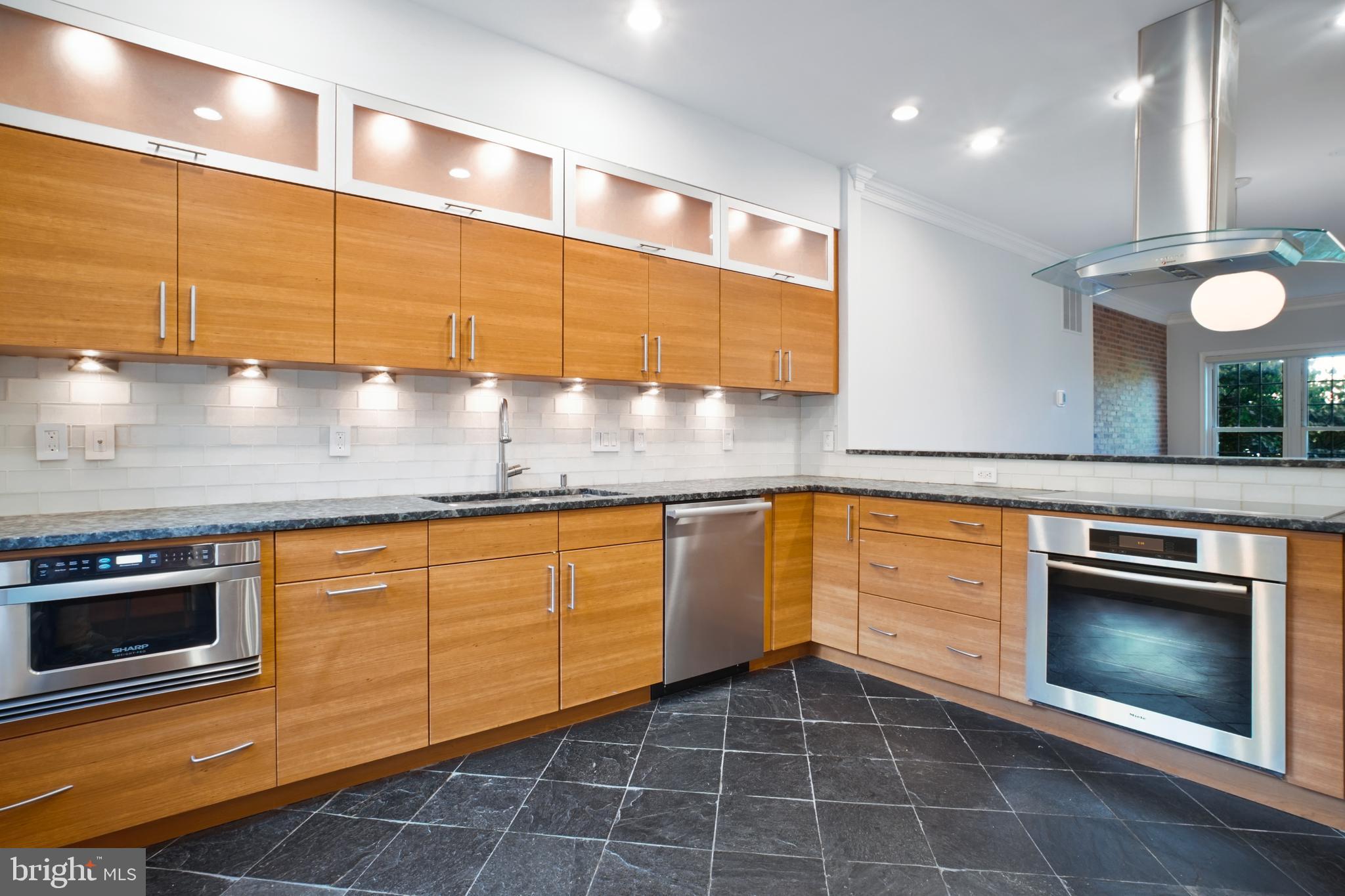 3725 WINFIELD LANE NW