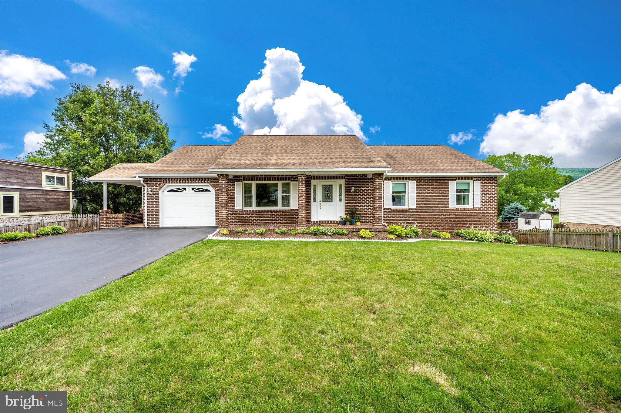 WHISPERING HILLS - Residential