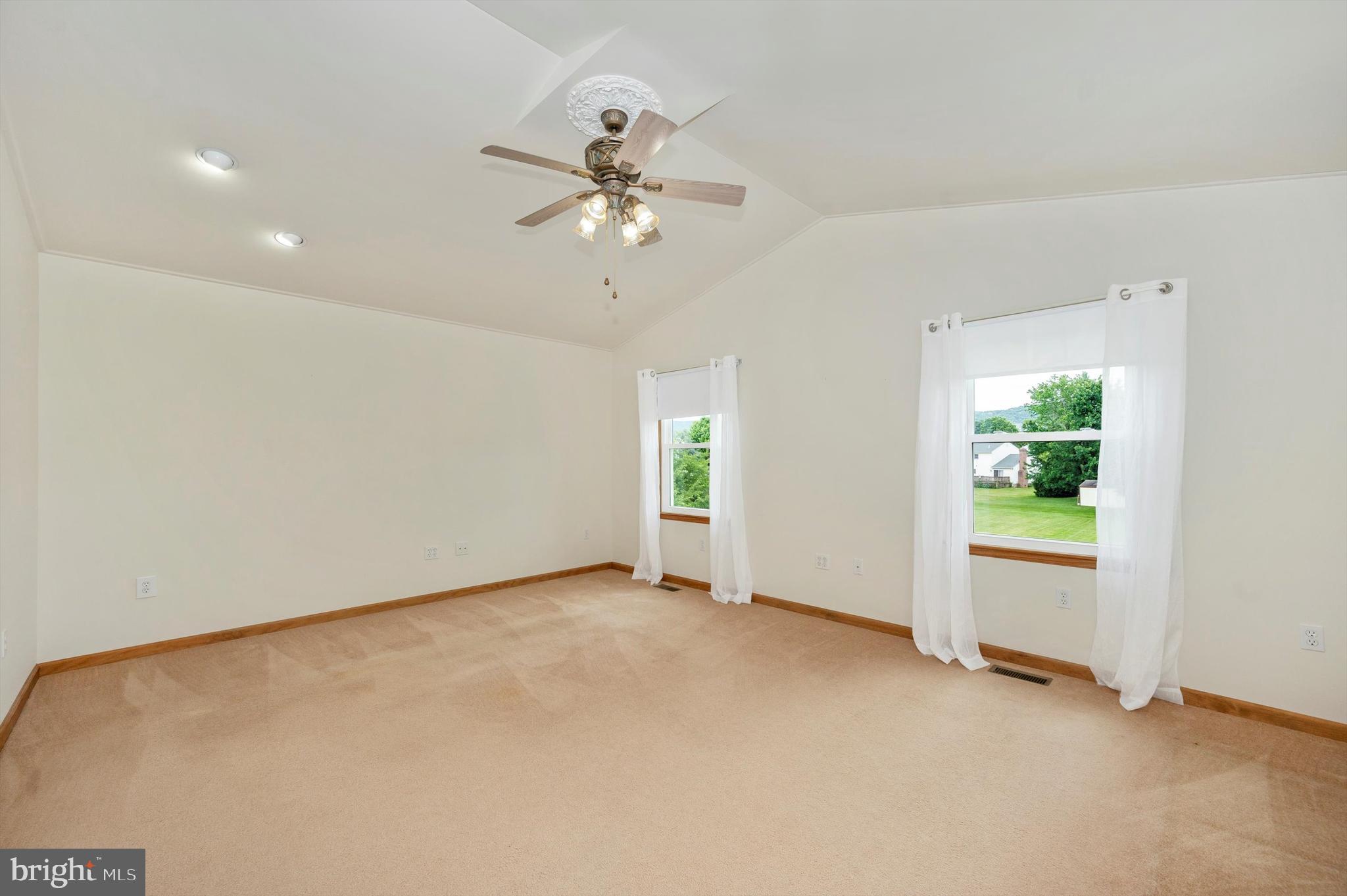 WHISPERING HILLS - Residential