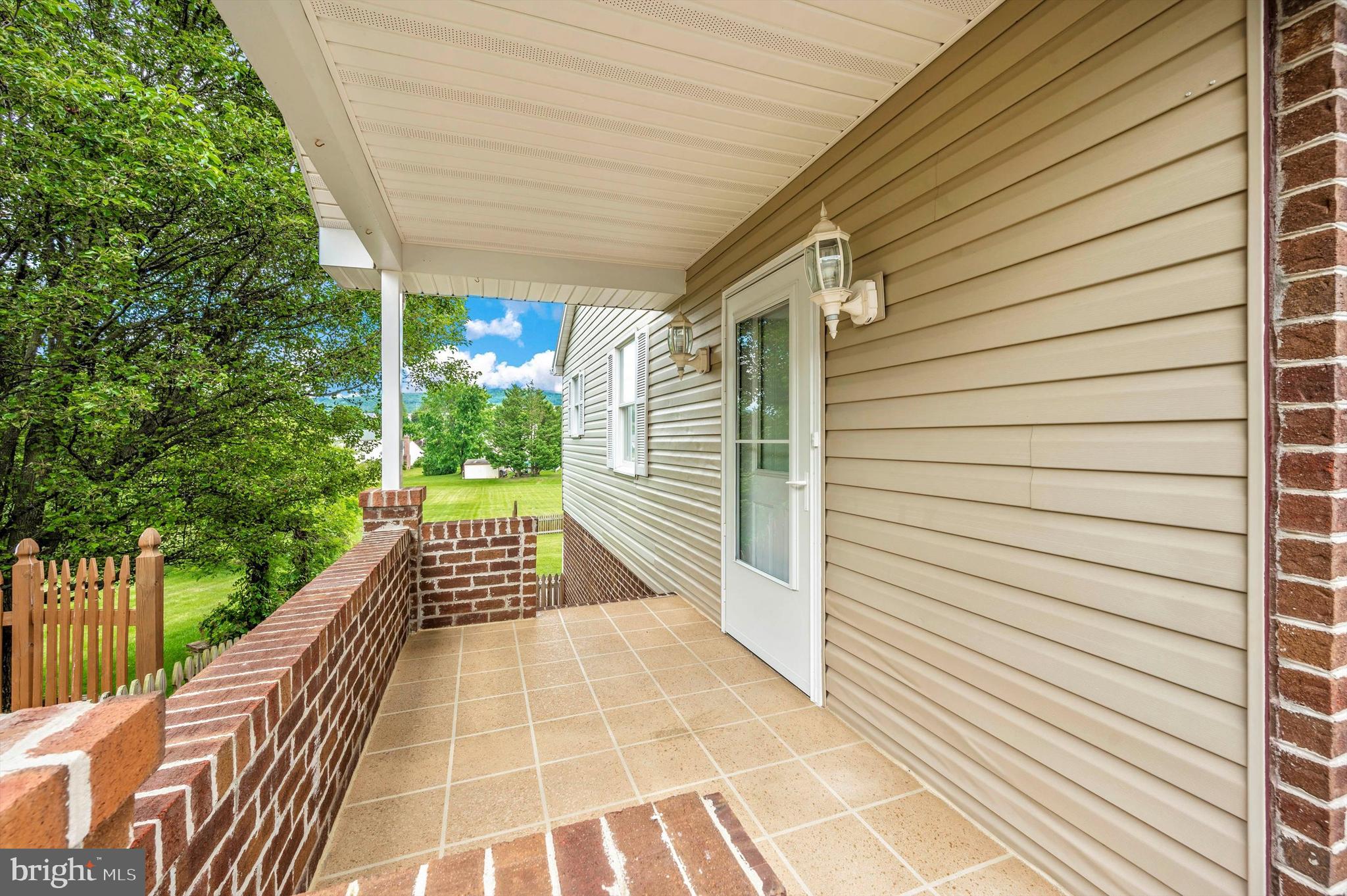 WHISPERING HILLS - Residential