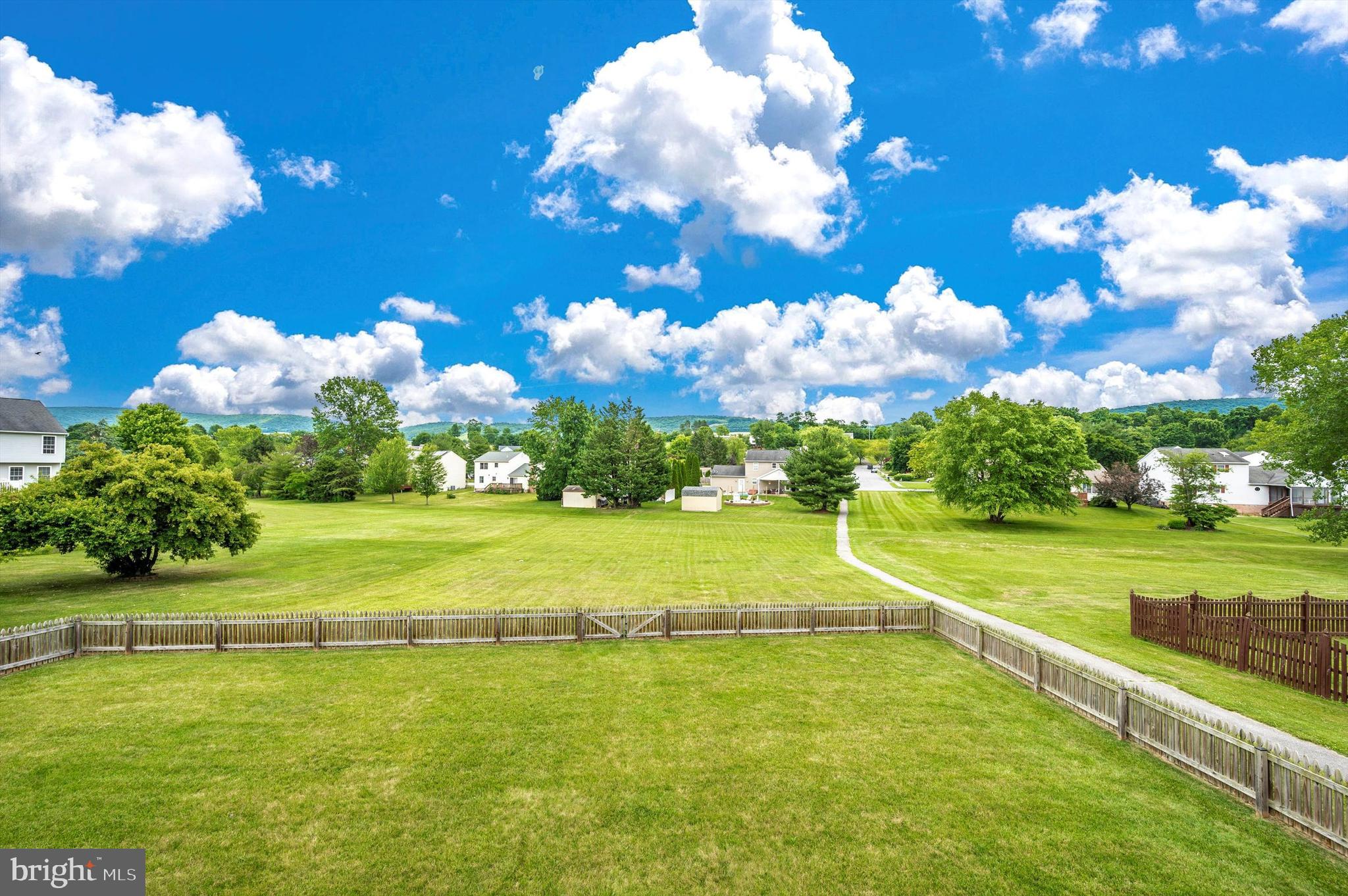 WHISPERING HILLS - Residential