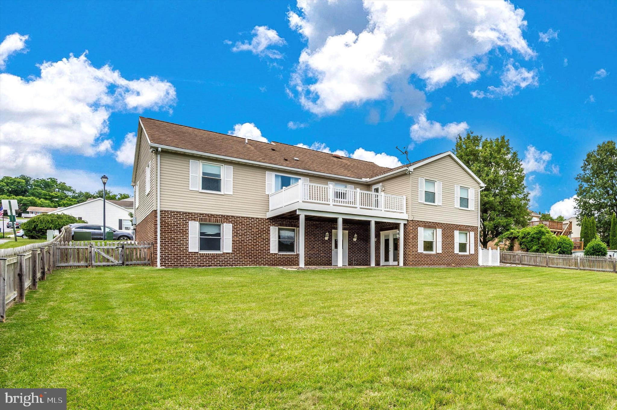 WHISPERING HILLS - Residential