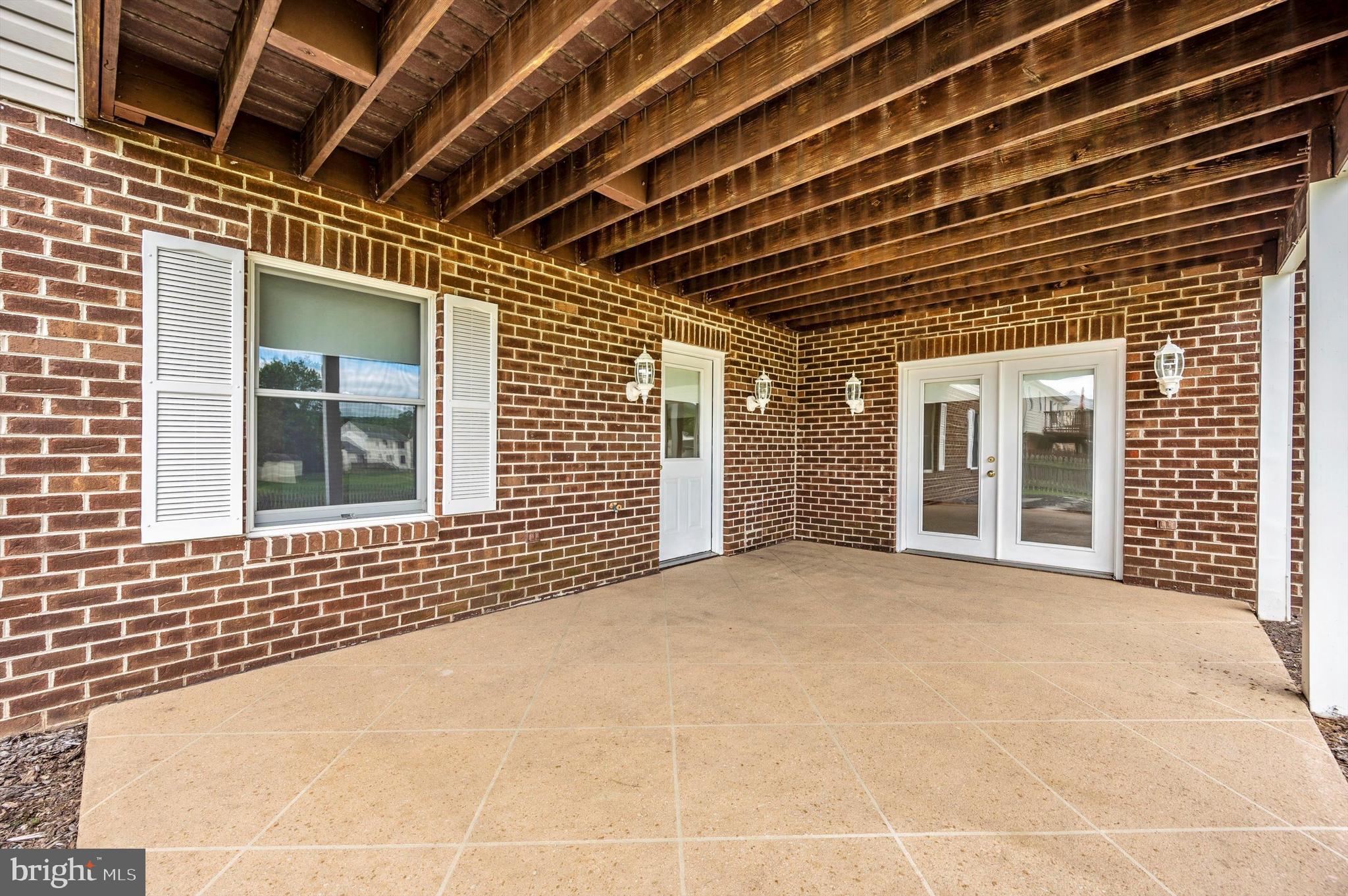 WHISPERING HILLS - Residential