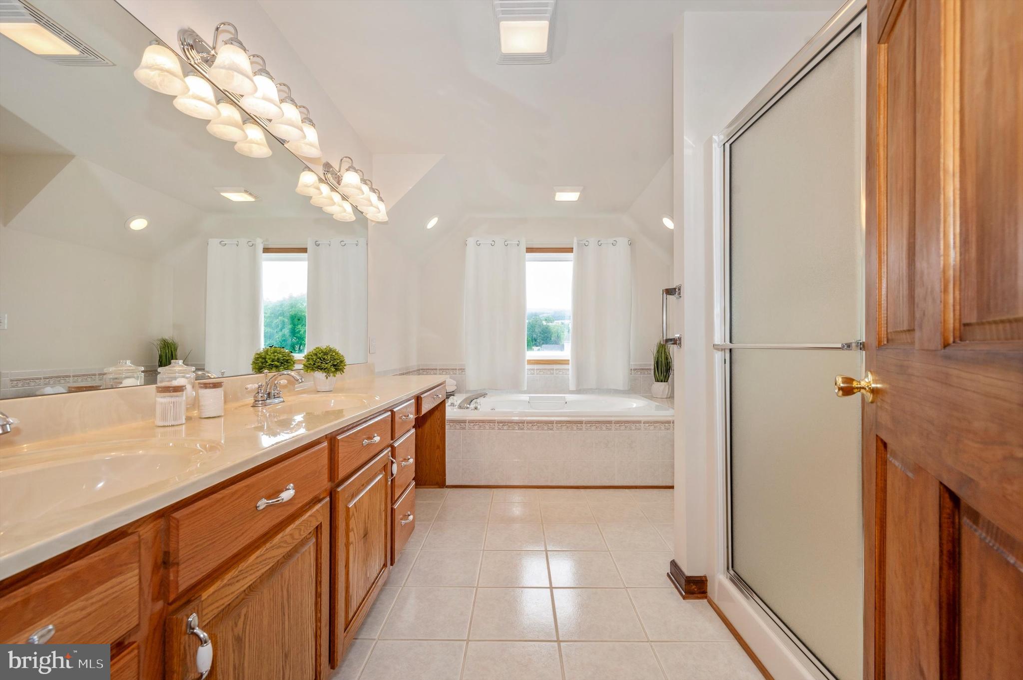 WHISPERING HILLS - Residential