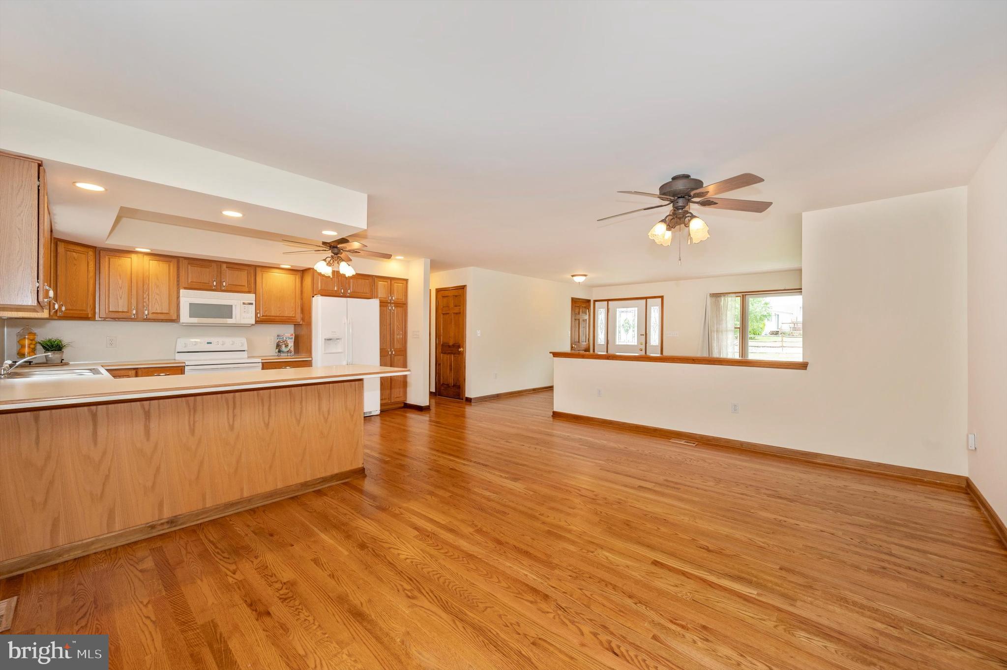 WHISPERING HILLS - Residential