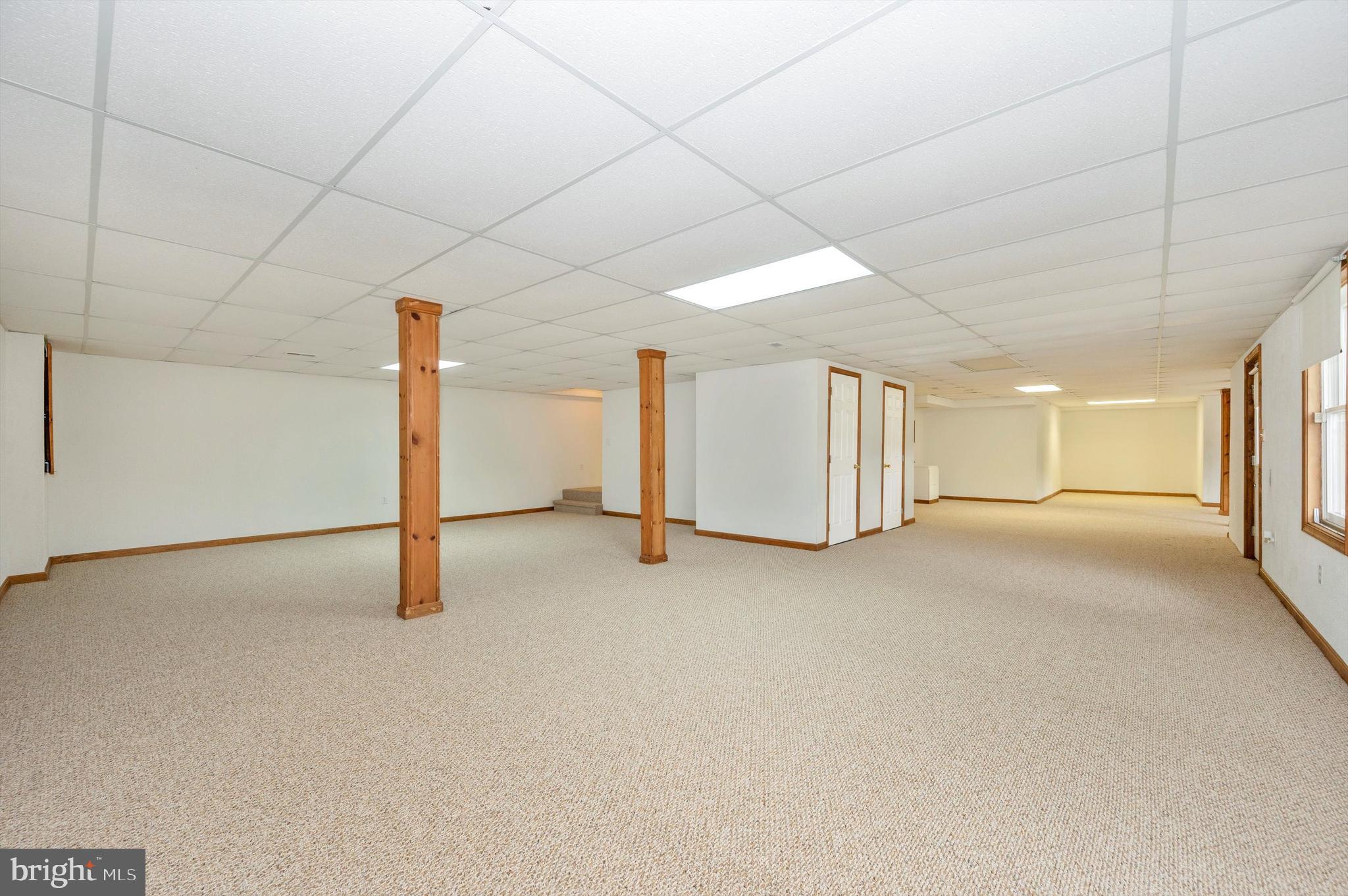 WHISPERING HILLS - Residential