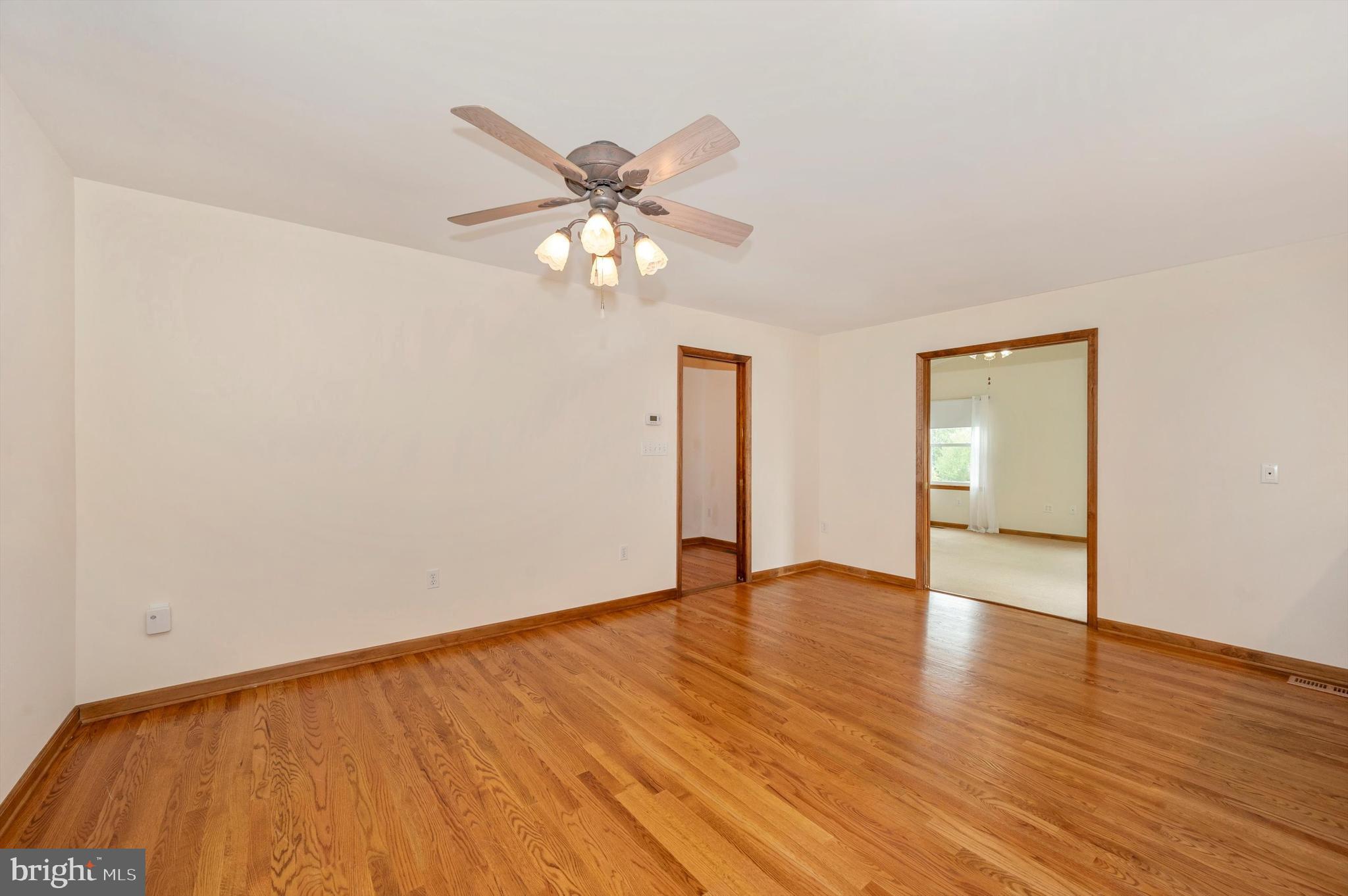 WHISPERING HILLS - Residential