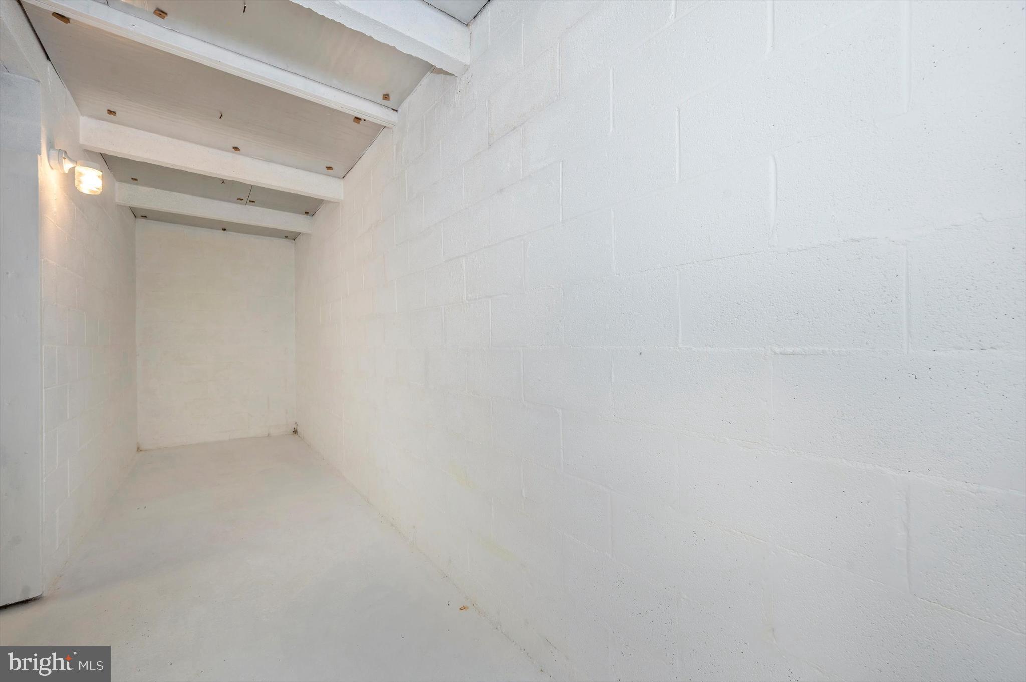 WHISPERING HILLS - Residential