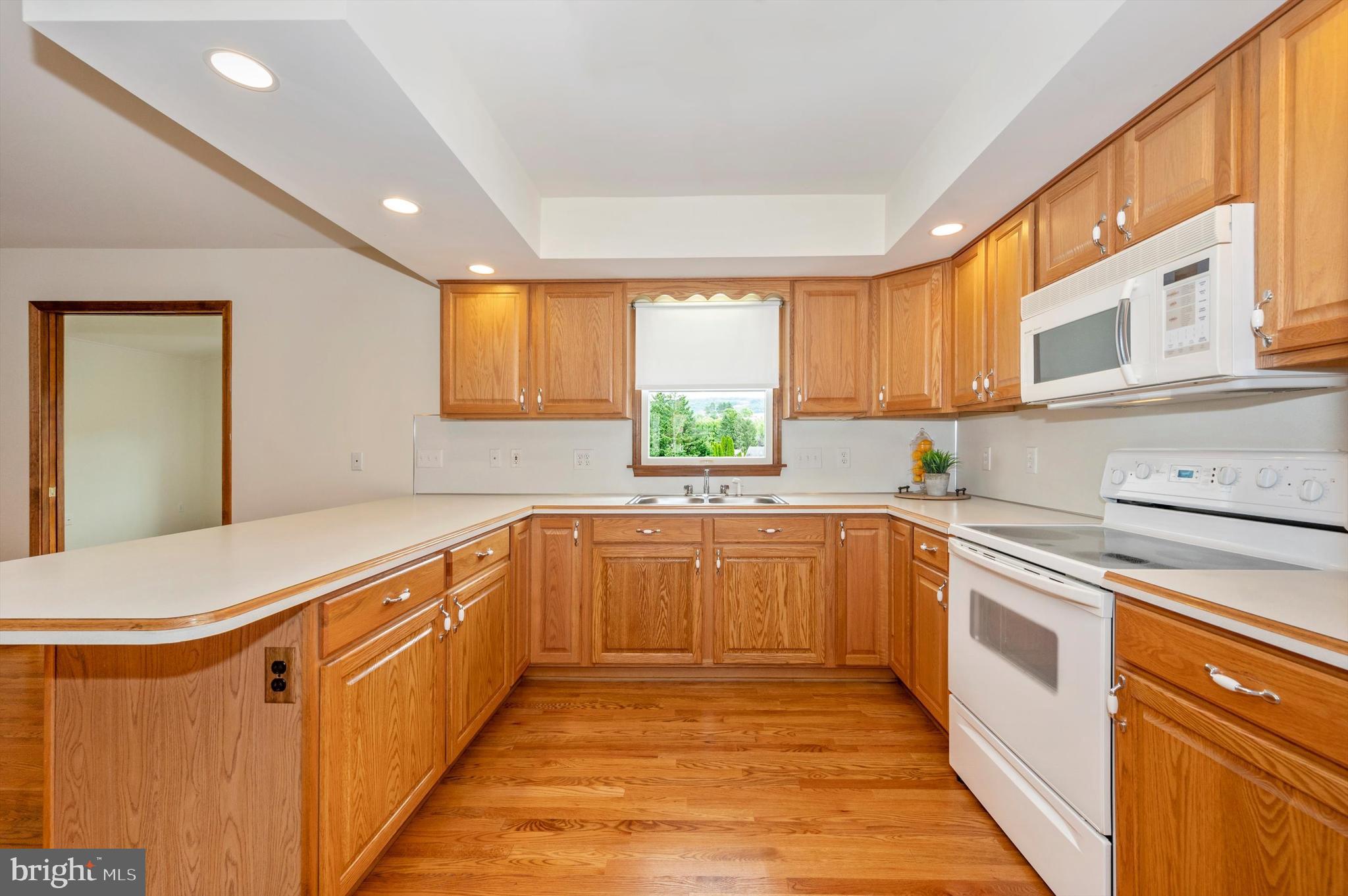 WHISPERING HILLS - Residential