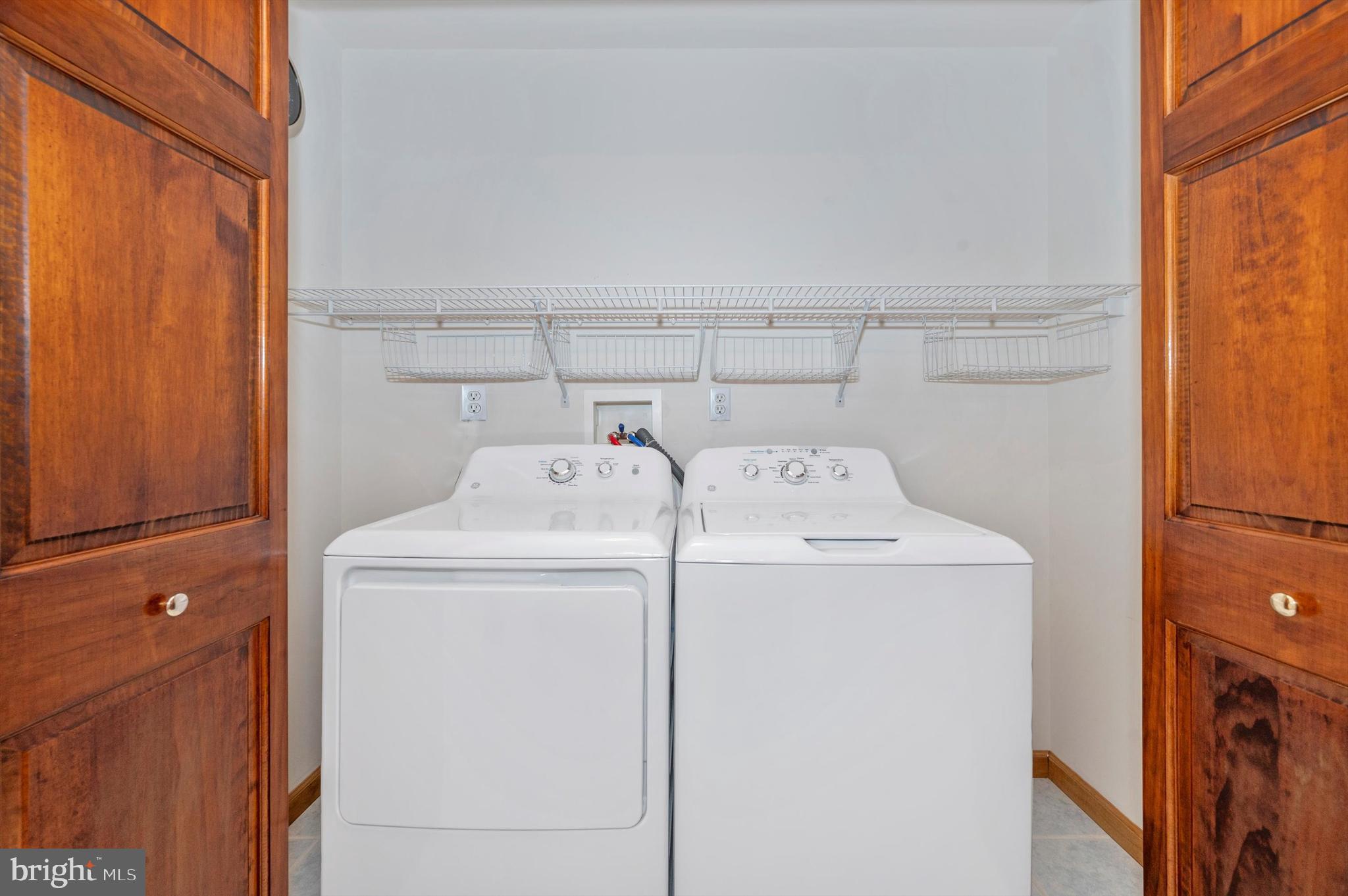 WHISPERING HILLS - Residential