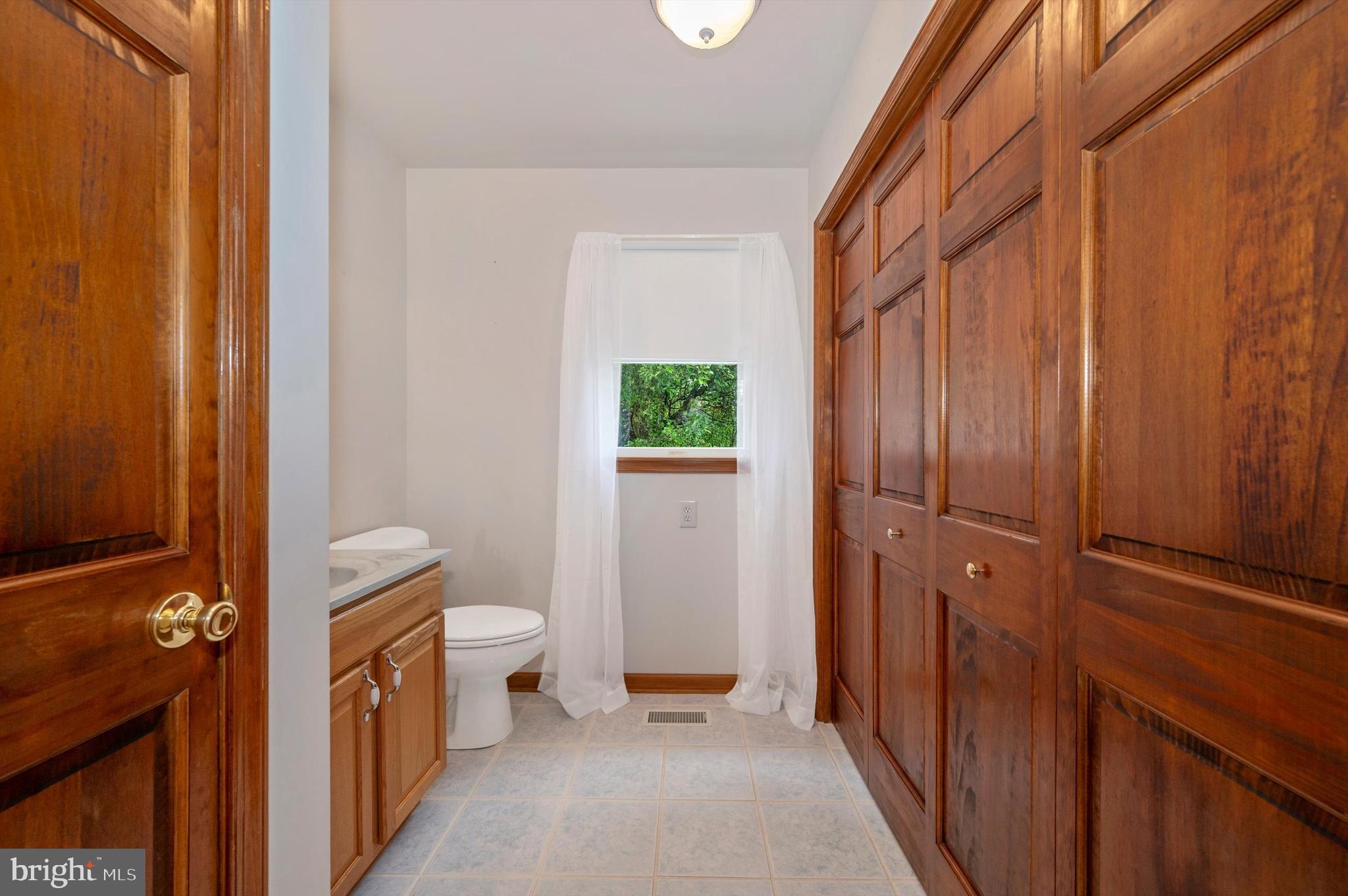 WHISPERING HILLS - Residential