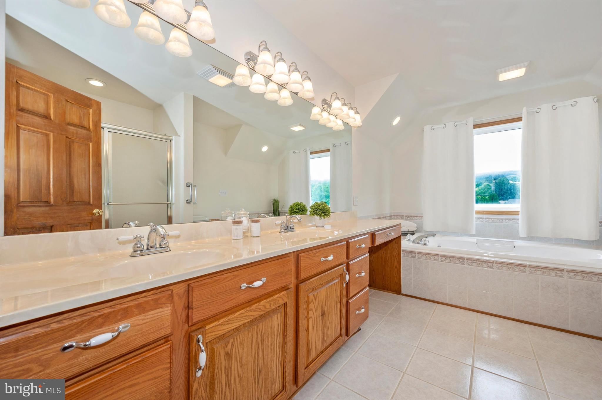 WHISPERING HILLS - Residential