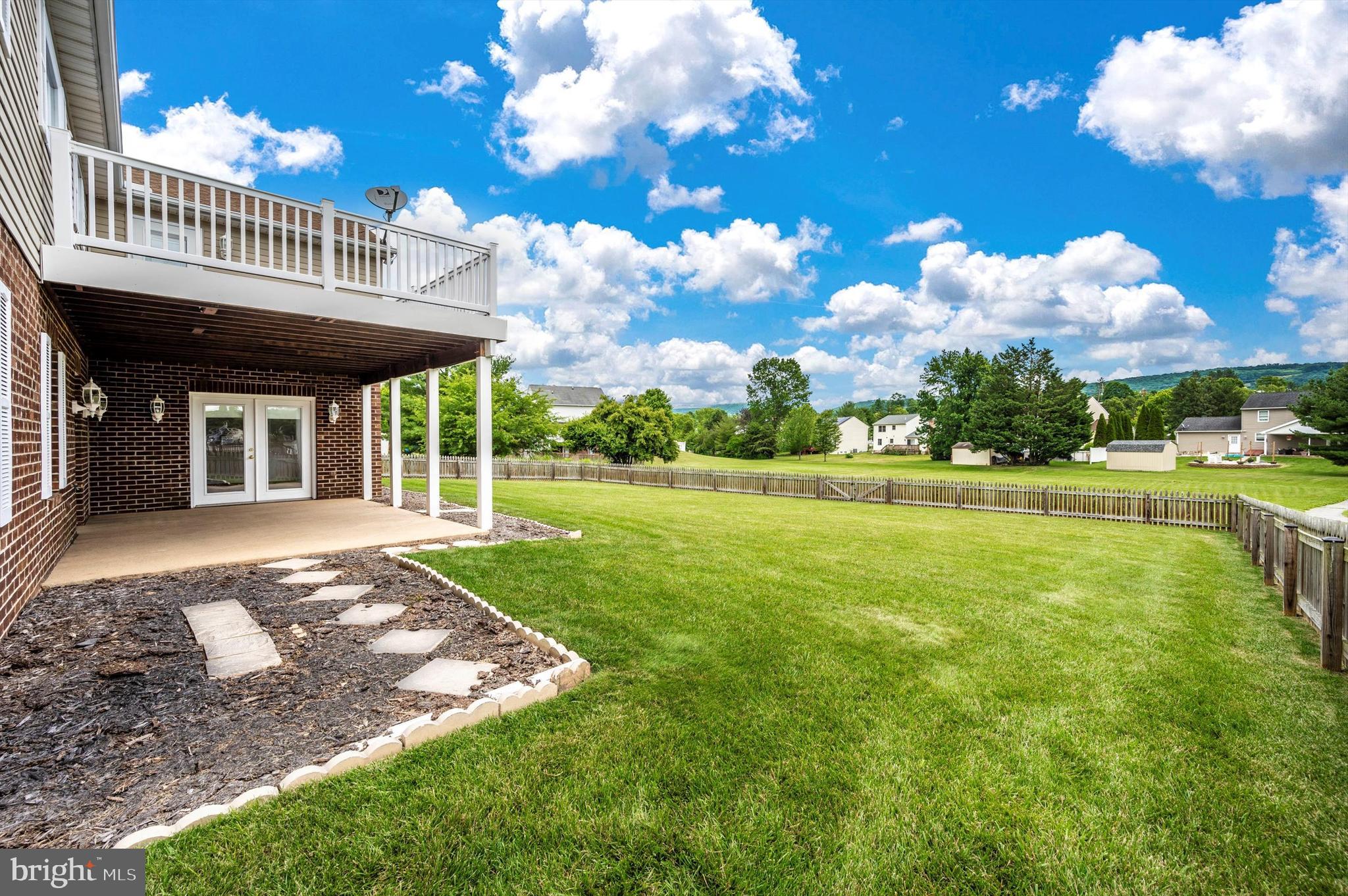 WHISPERING HILLS - Residential