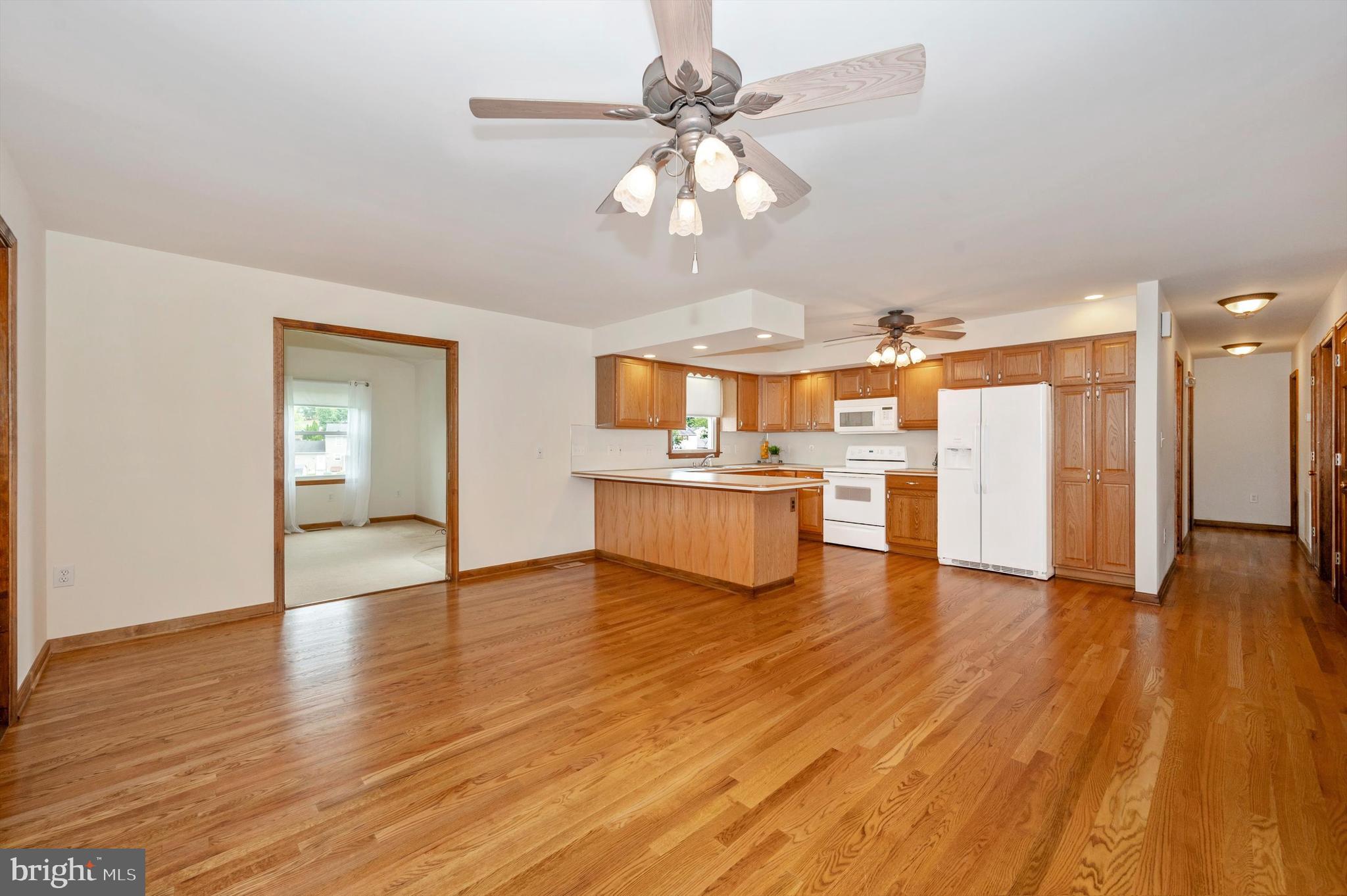 WHISPERING HILLS - Residential