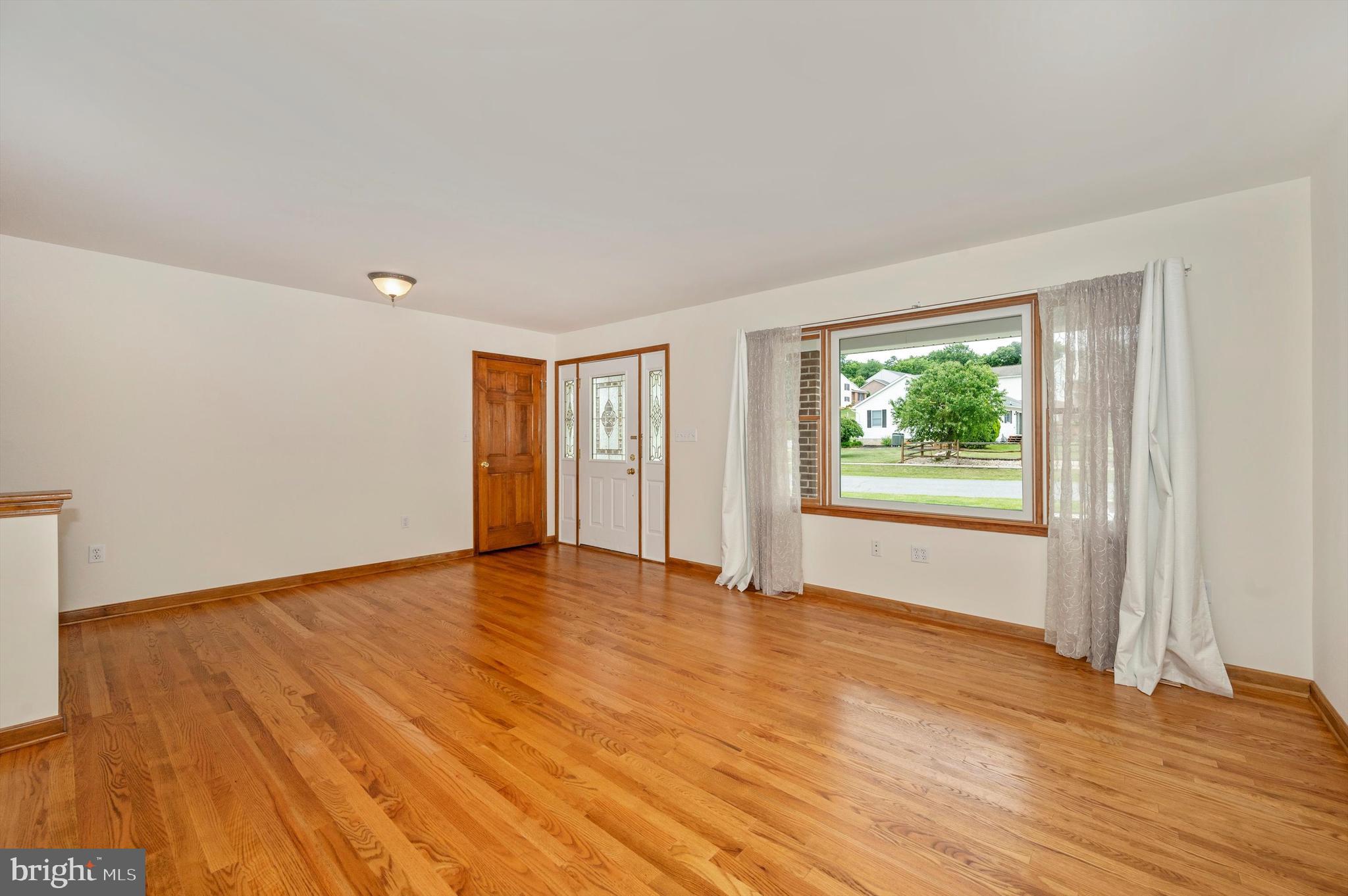 WHISPERING HILLS - Residential