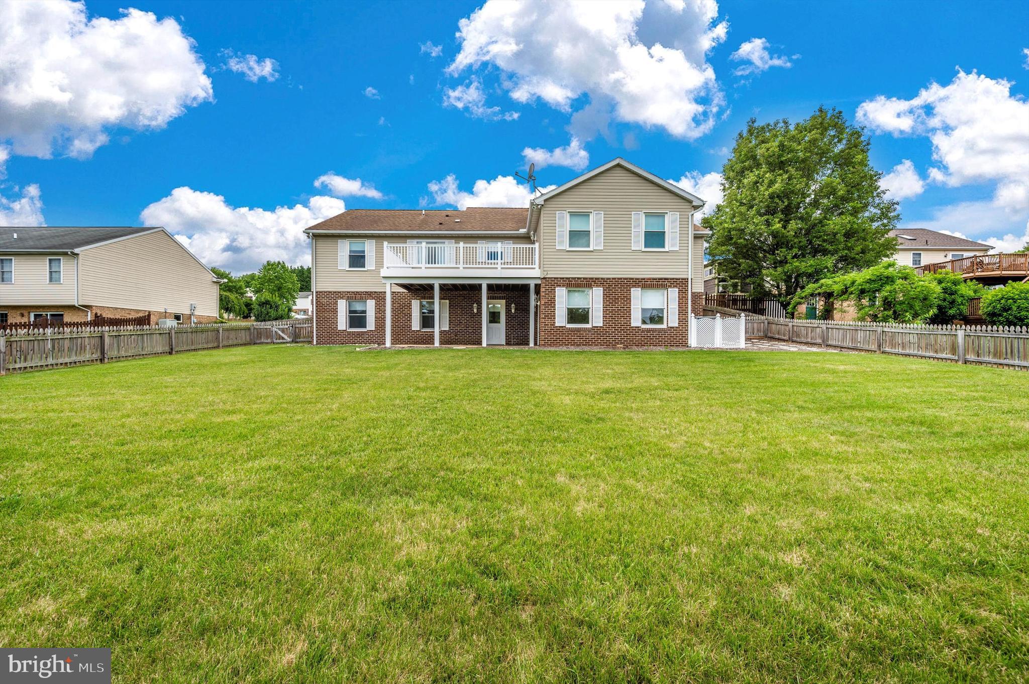 WHISPERING HILLS - Residential