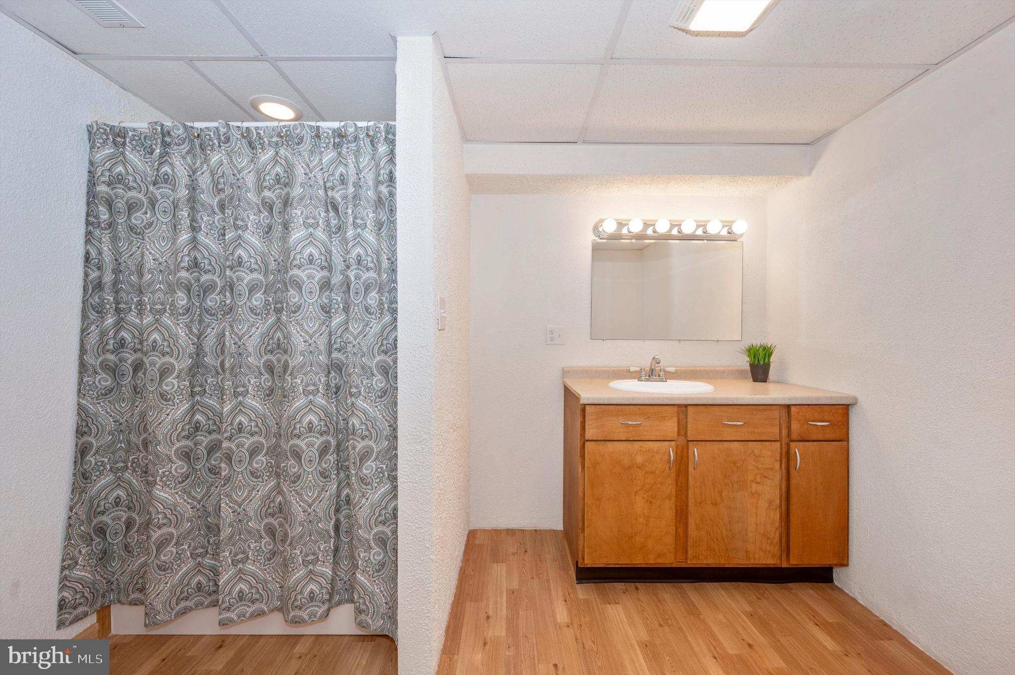 WHISPERING HILLS - Residential