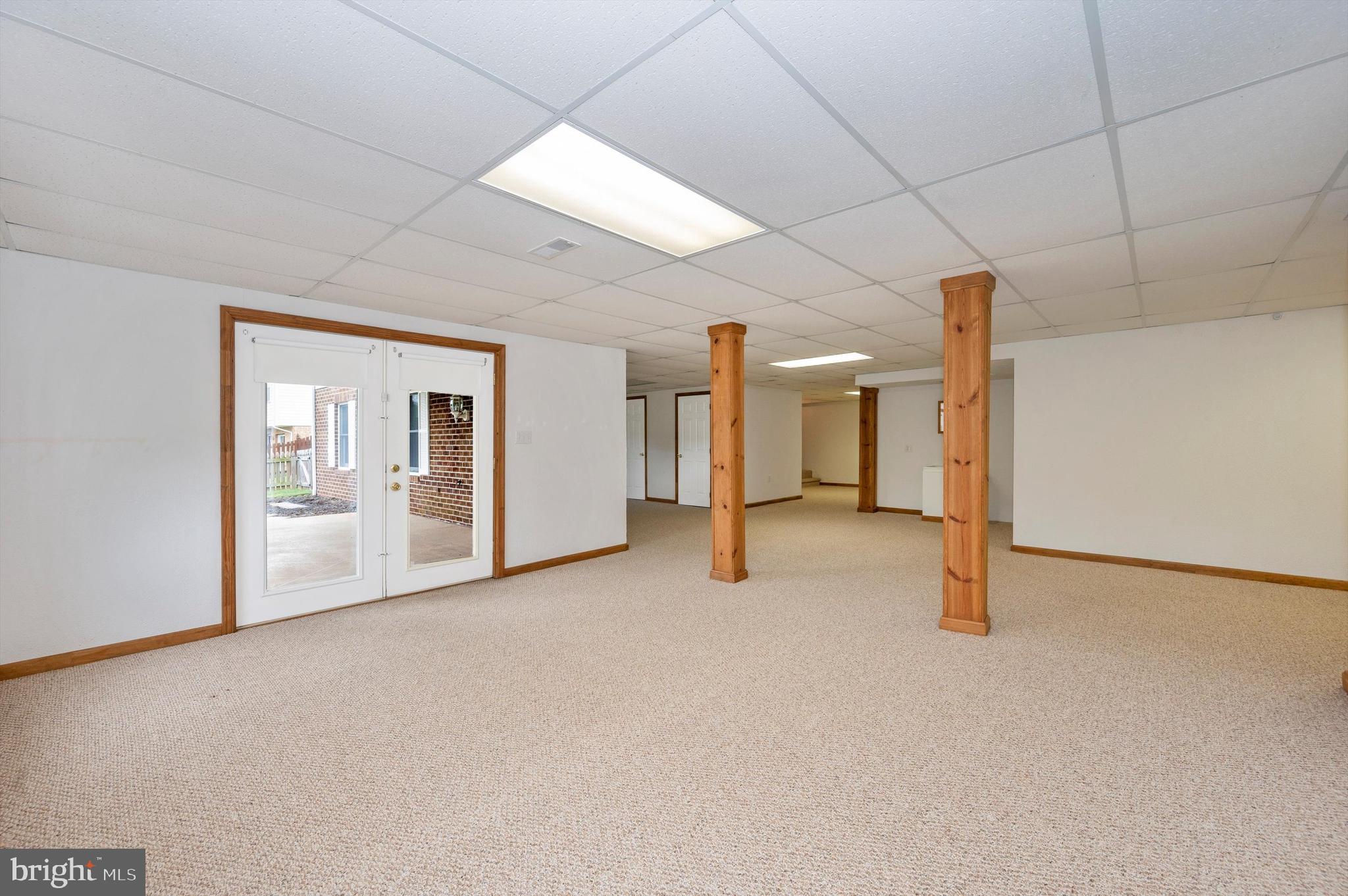 WHISPERING HILLS - Residential