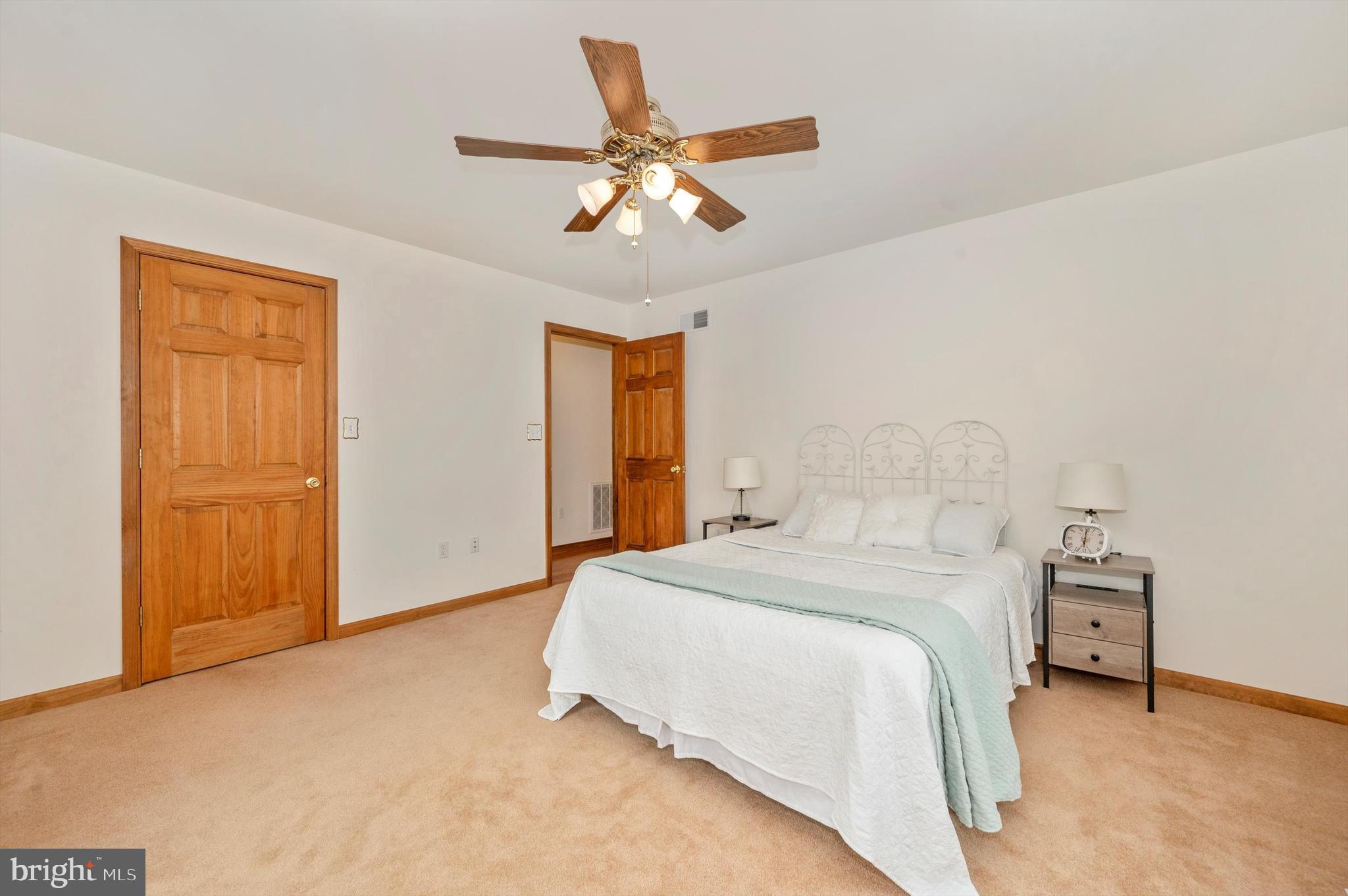 WHISPERING HILLS - Residential