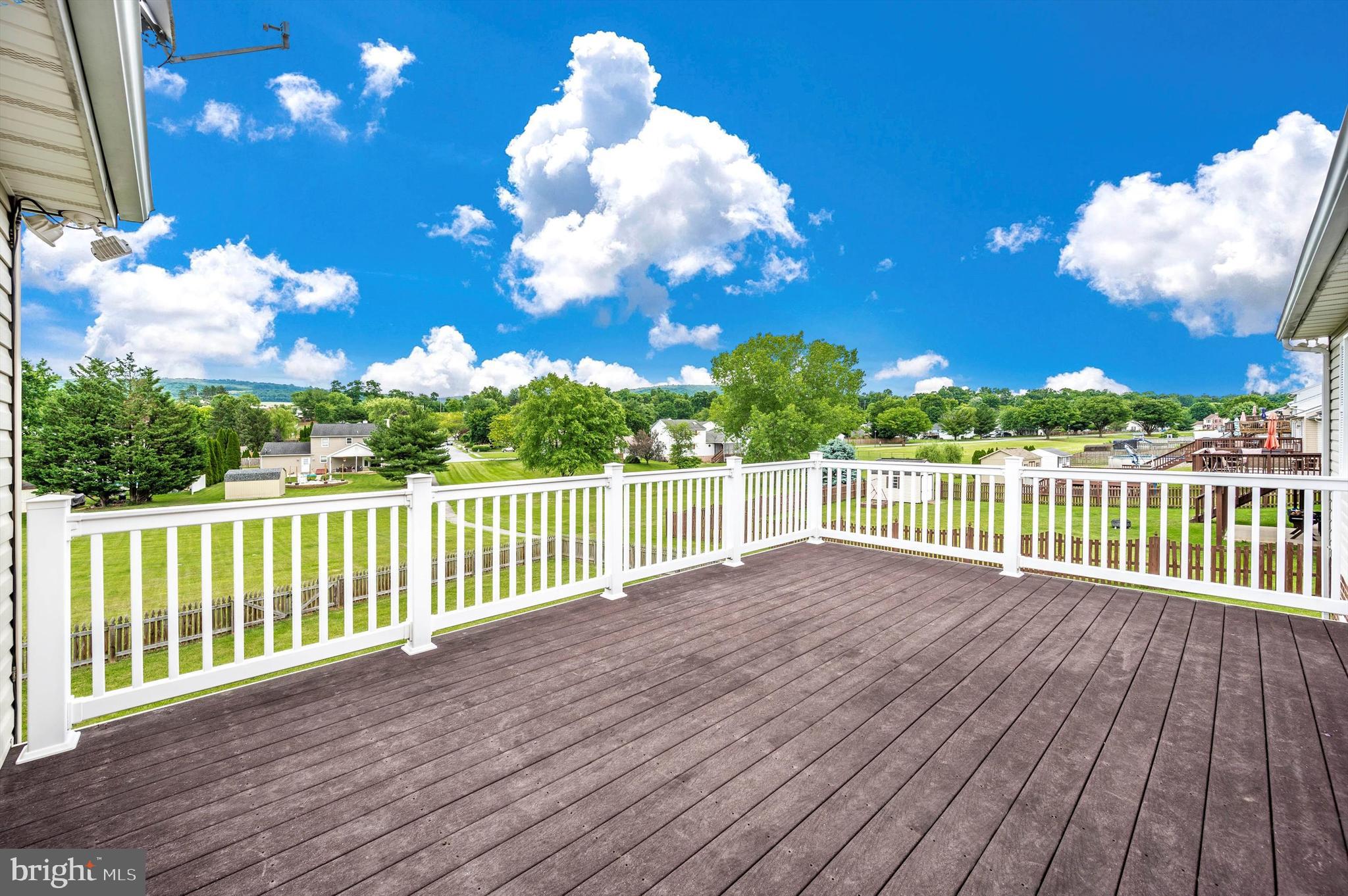 WHISPERING HILLS - Residential